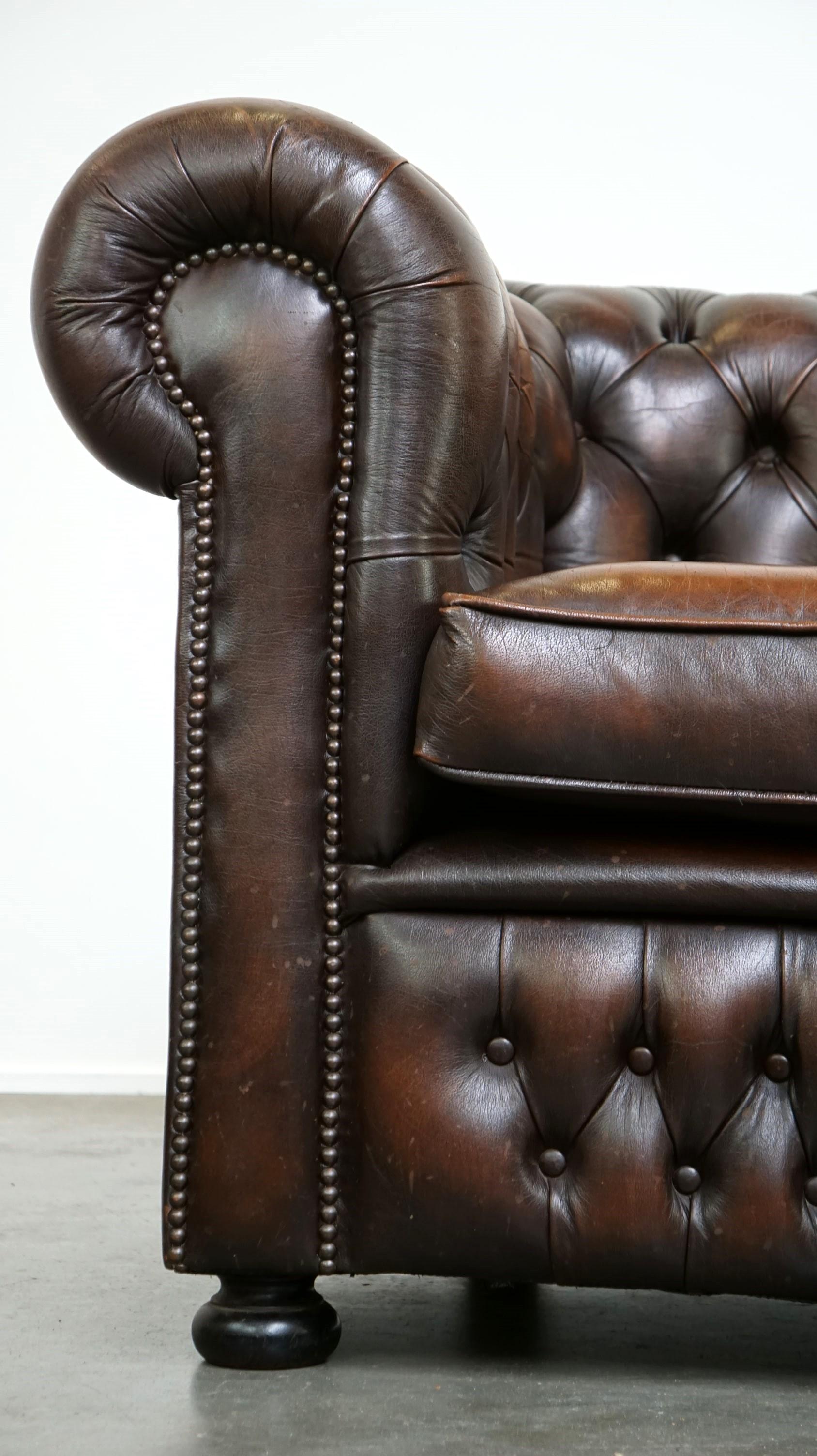 Dunkelbraunes geflammtes Rindsleder Englisches 2,5-Sitzer Chesterfield Sofa im Angebot 6