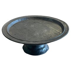 Cuenco con pie extragrande de madera de frutal marrón oscuro para ofrecer comida, años 20, Indonesia