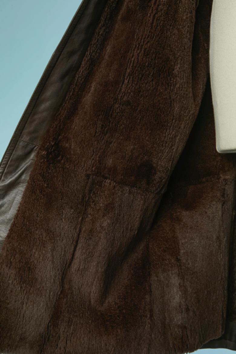 Manteau en fourrure et cuir marron foncé avec franges  YVES SAINT LAURENT FOURRURES en vente 3