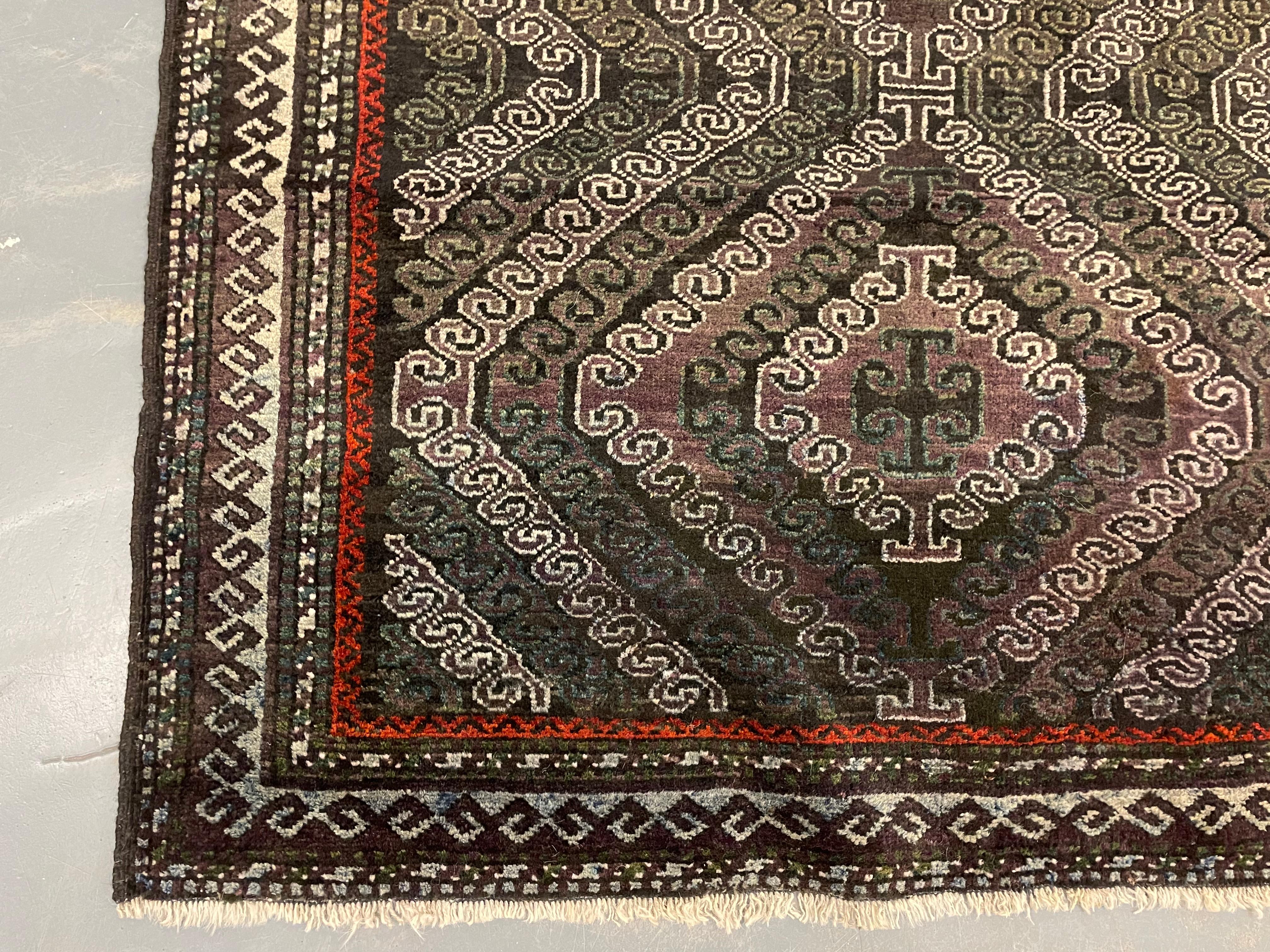 Dunkelbrauner handgefertigter Teppich Balouch Area Rug, Persische Wolle Zig Zag Vintage Teppiche im Angebot 2