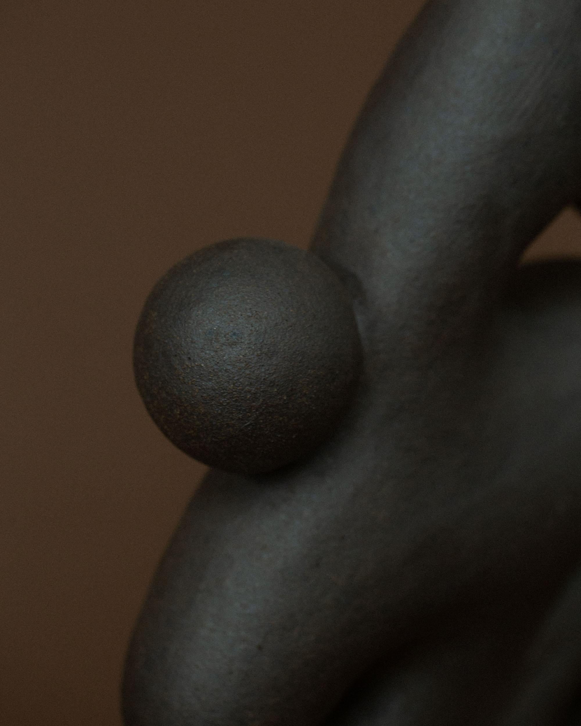 Dunkelbraune Hermes-Skulptur von Common Body im Angebot 5