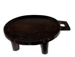 Vassoio con manico intagliato con piedi grandi in Wood Wood, Etiopia, anni '20, marrone scuro