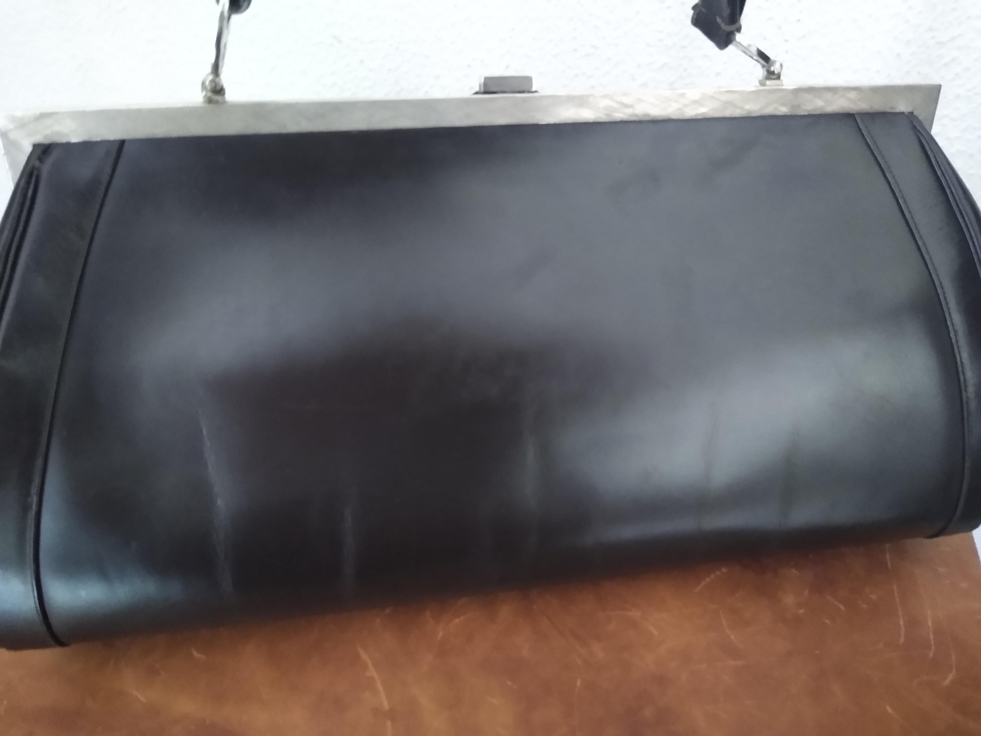 Dunkelbraune Lederhandtasche mit Flip-Verschluss von R. Cochet (Mitte des 20. Jahrhunderts) im Angebot