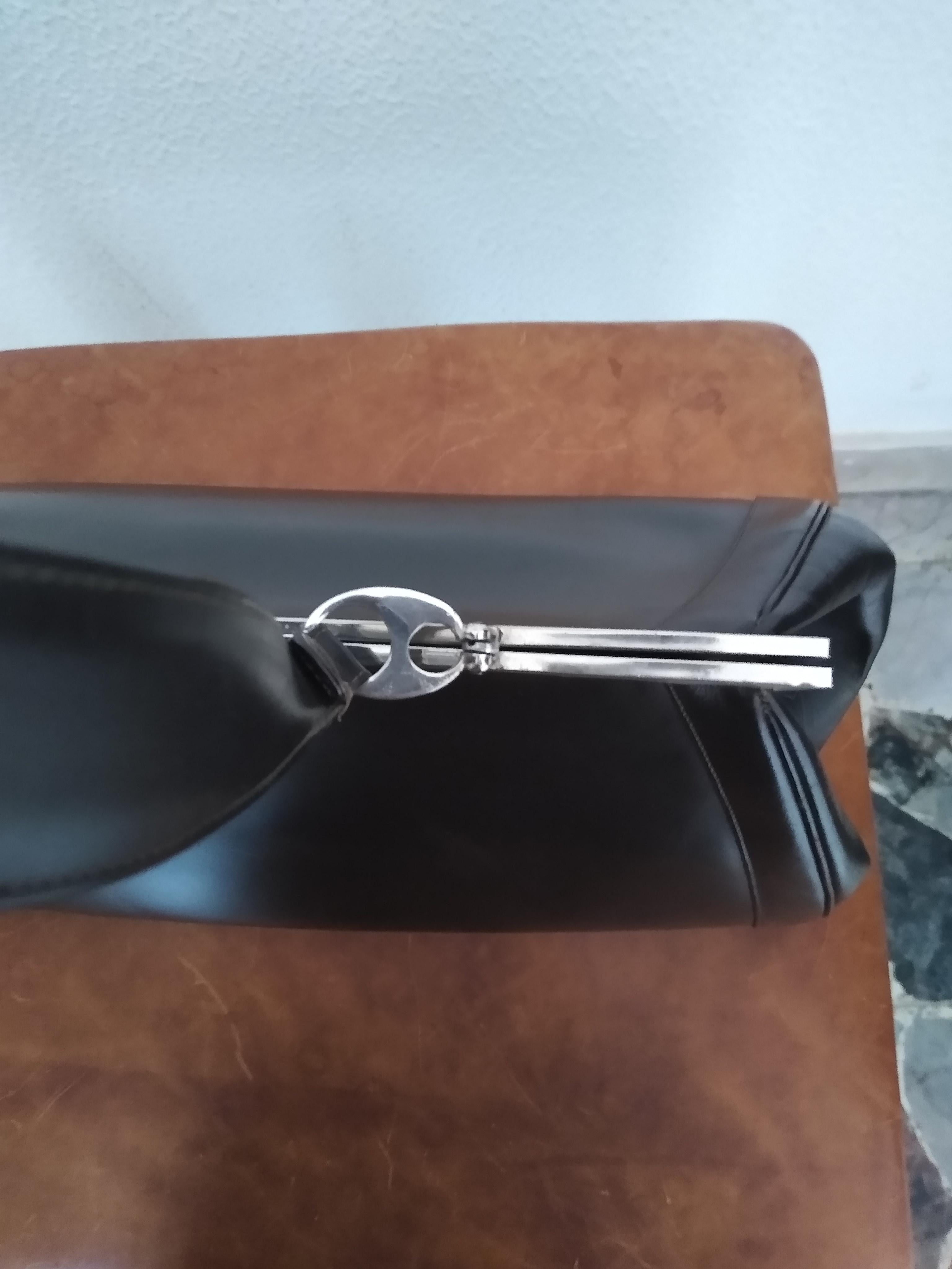 Dunkelbraune Lederhandtasche mit Flip-Verschluss von R. Cochet im Angebot 2