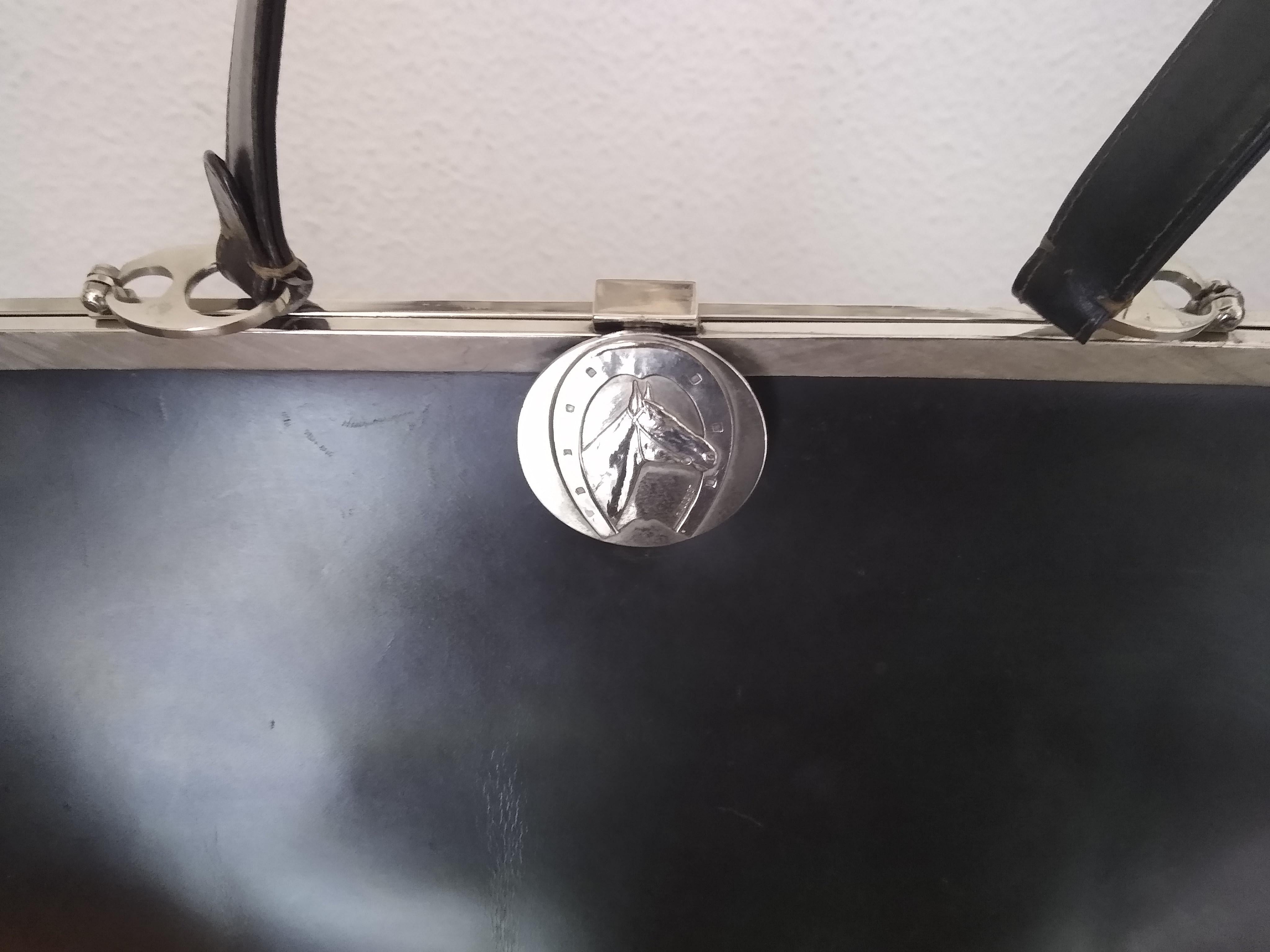 Dunkelbraune Lederhandtasche mit Flip-Verschluss von R. Cochet im Angebot 3