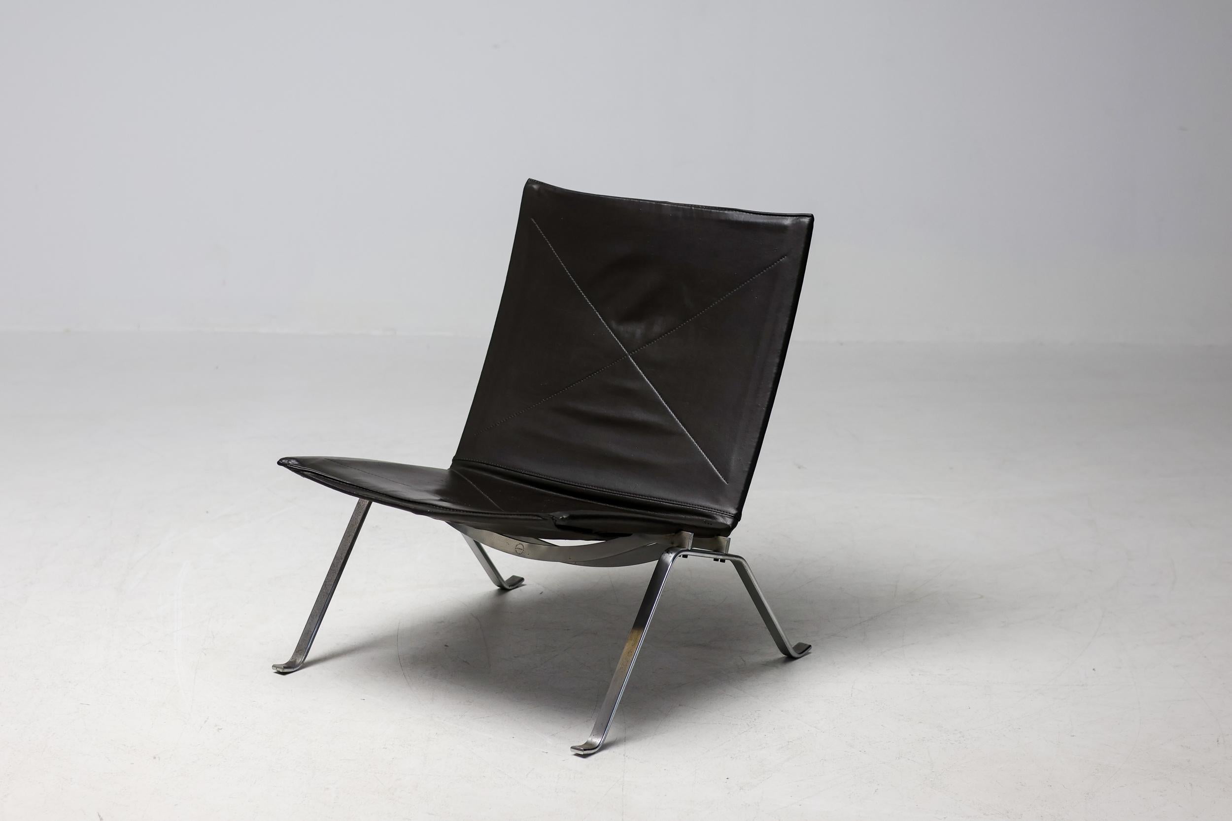 Dunkelbrauner Lederstuhl PK22 von Poul Kjærholm, Dänemark im Angebot 9