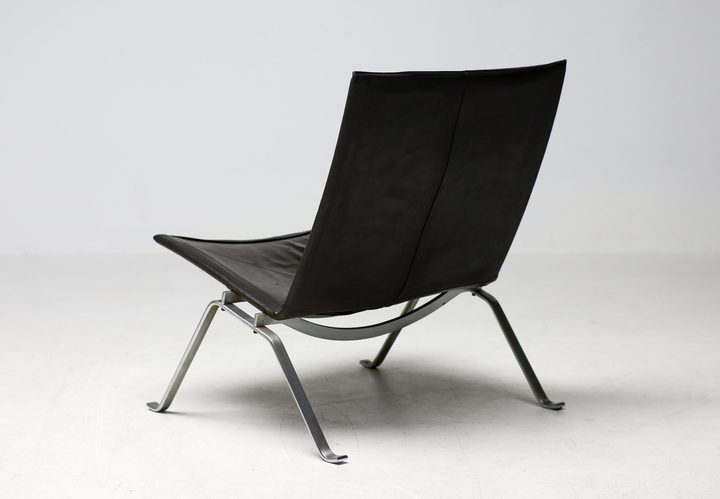 Dunkelbrauner Lederstuhl PK22 von Poul Kjærholm, Dänemark (Stahl) im Angebot
