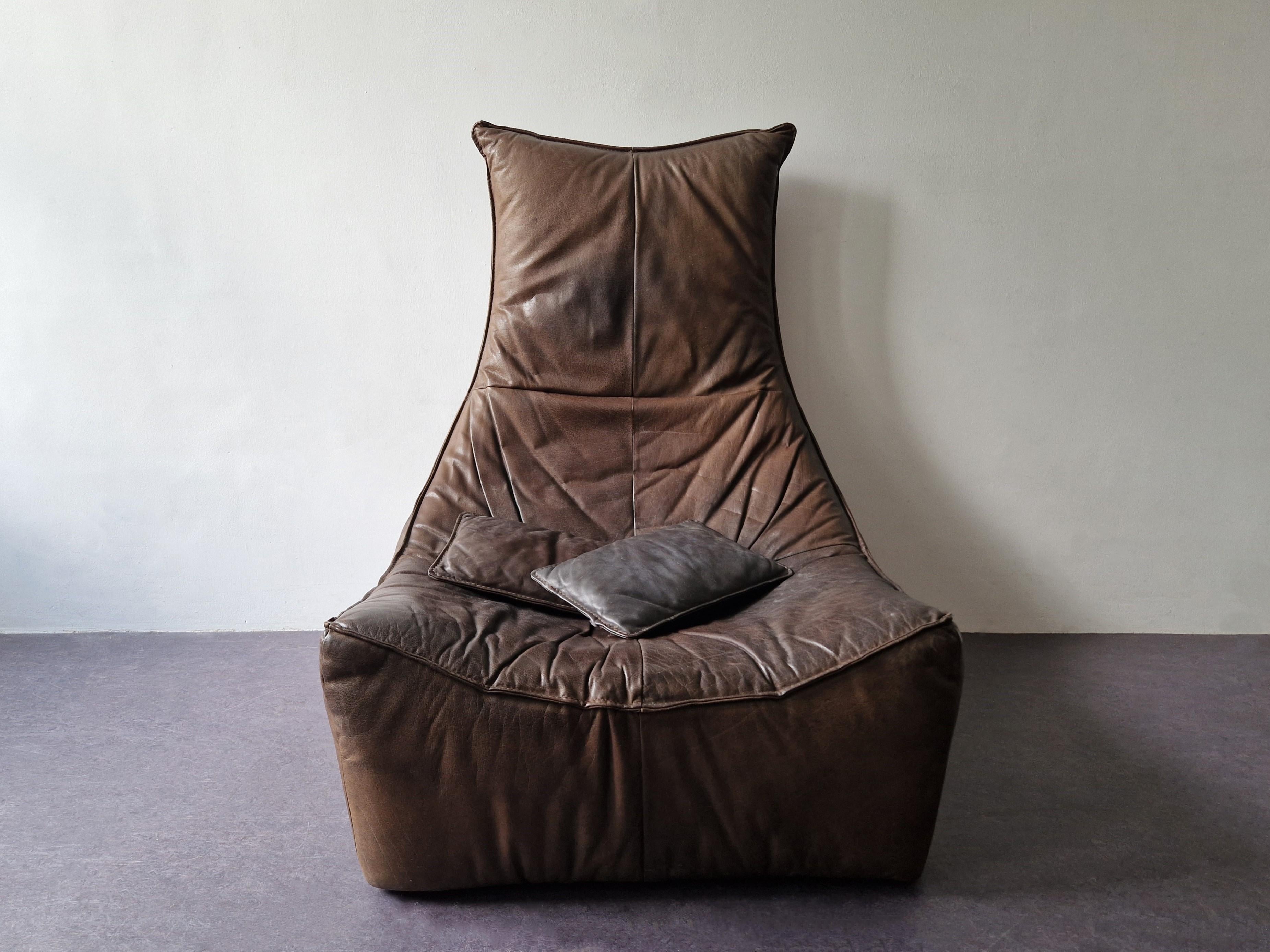 Dark brown leather 'The Rock' lounge chair by Gerard van den Berg for Montis In Good Condition For Sale In Steenwijk, NL