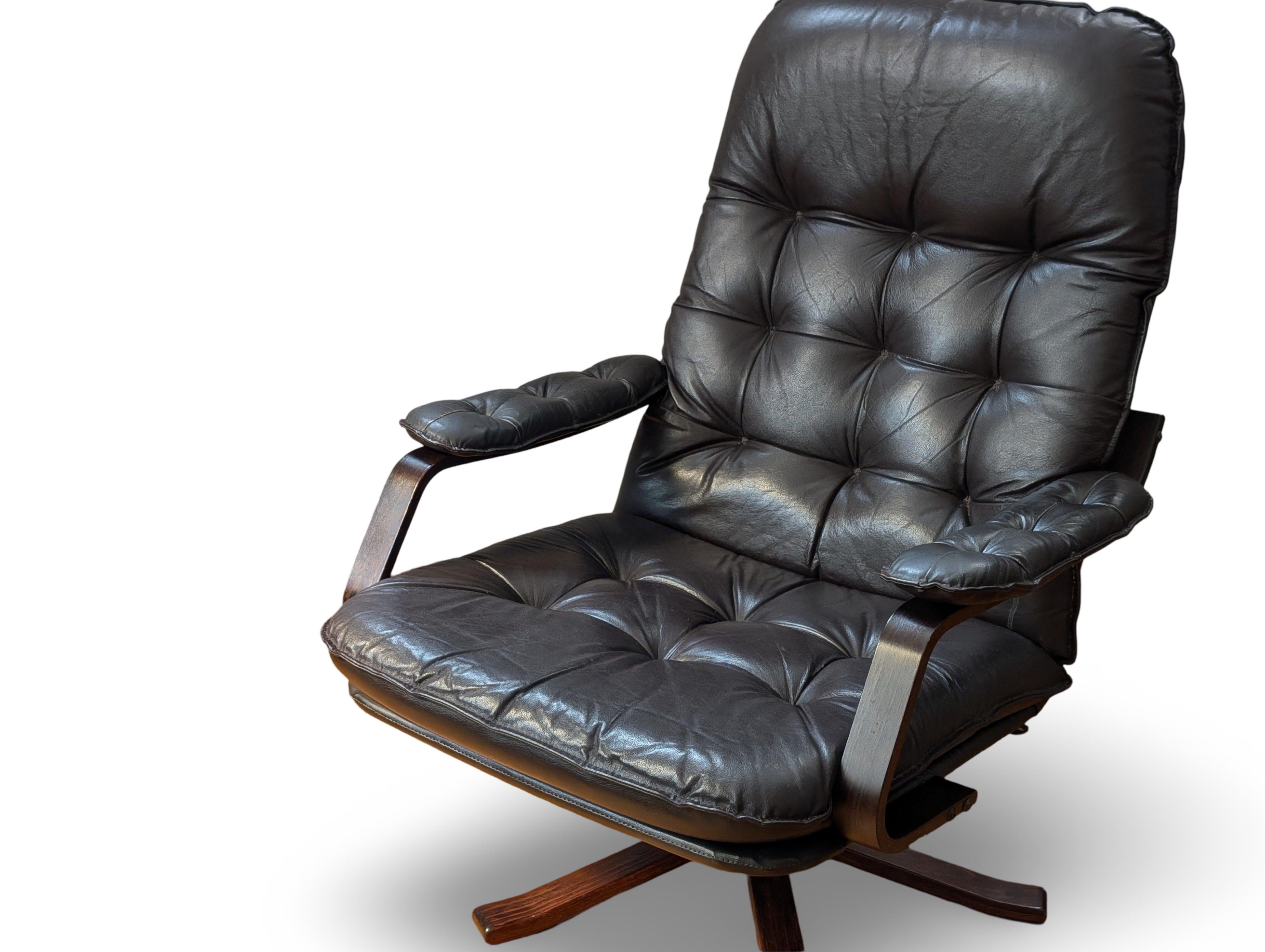 Mid-Century Modern Dark Brown Mid Century Modern Bentwood Lounge Chair – Swivel & Recline, Stylish For Sale