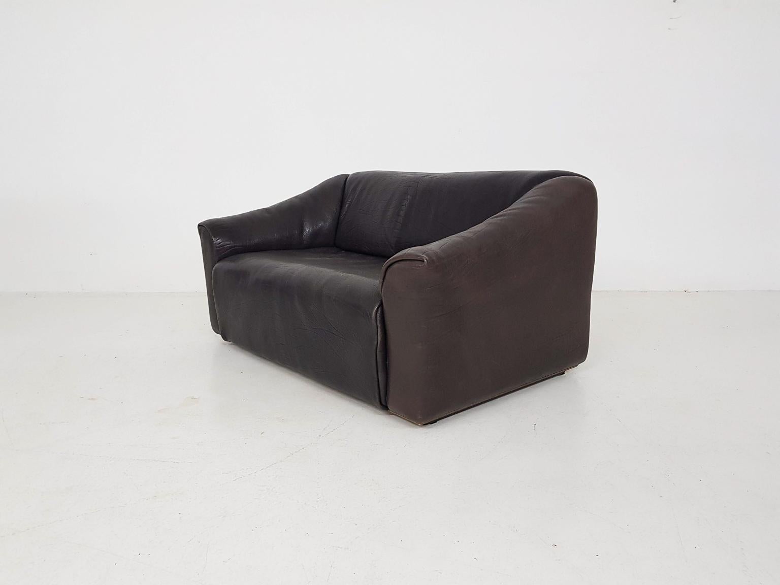 The famous and very high quality neck leather DS47 sofa by De Sede, manufactured in Switzerland in the 1970s.

This sofa really stand out because of its incredible thick leather that is used. Not often you will find a sofa with a leather quality