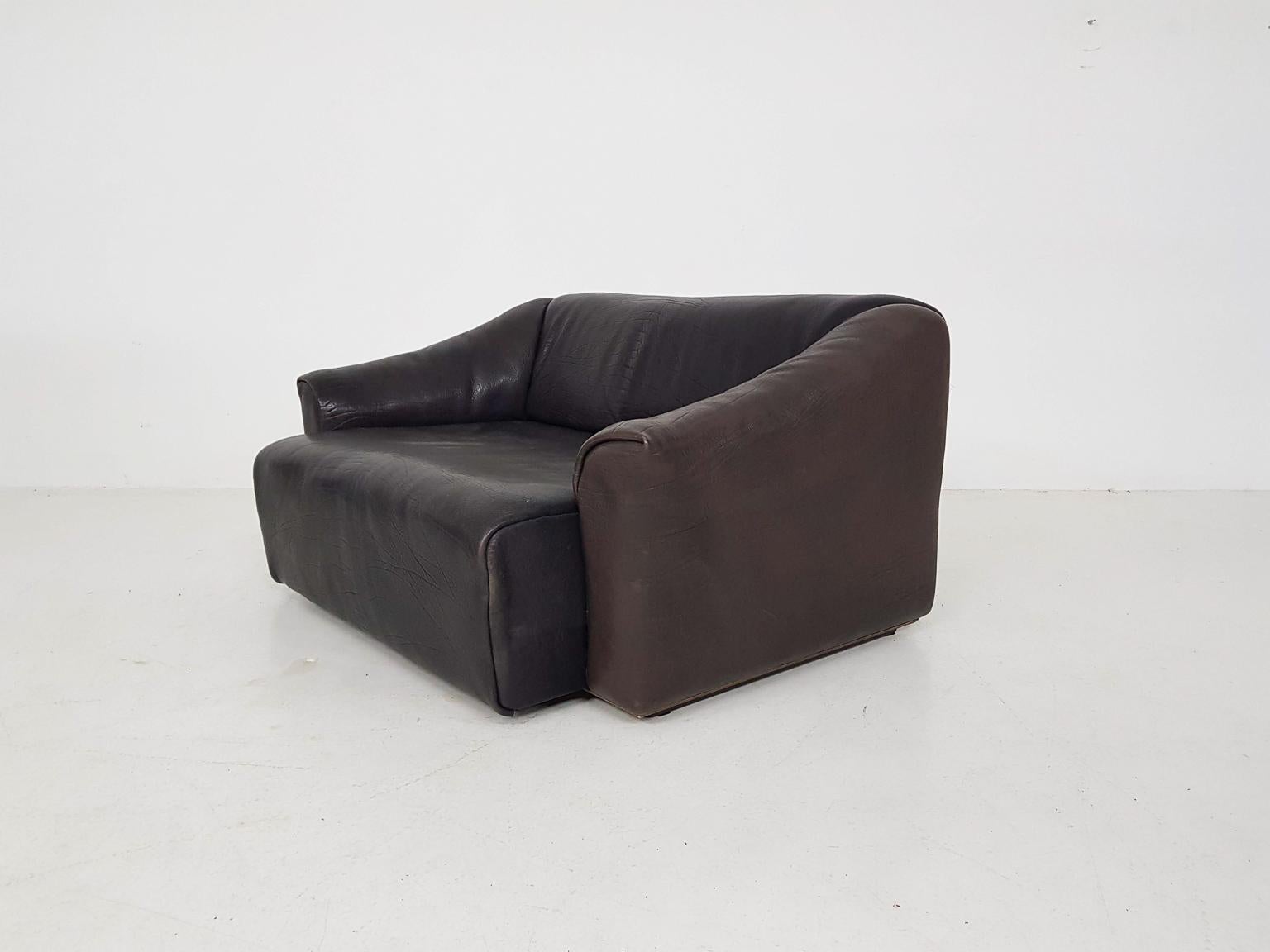 Mid-Century Modern Dark Brown Neck Leather De Sede DS47 Two-Seat Sofa, Switzerland, 1970s