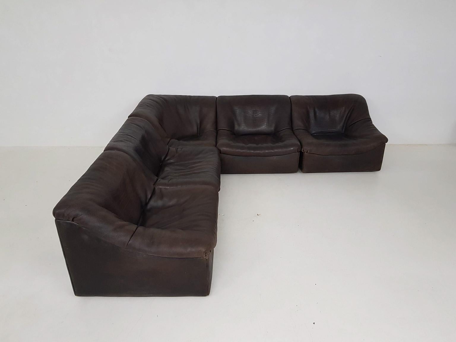 Beautiful sectional model DS 46 sofa of the highest quality by De Sede. This sofa, consisting of 5 elements, is made of the thickest bull hide leather that you can imagine.

De Sede is a sofa manufacturer from Switzerland known for its high quality