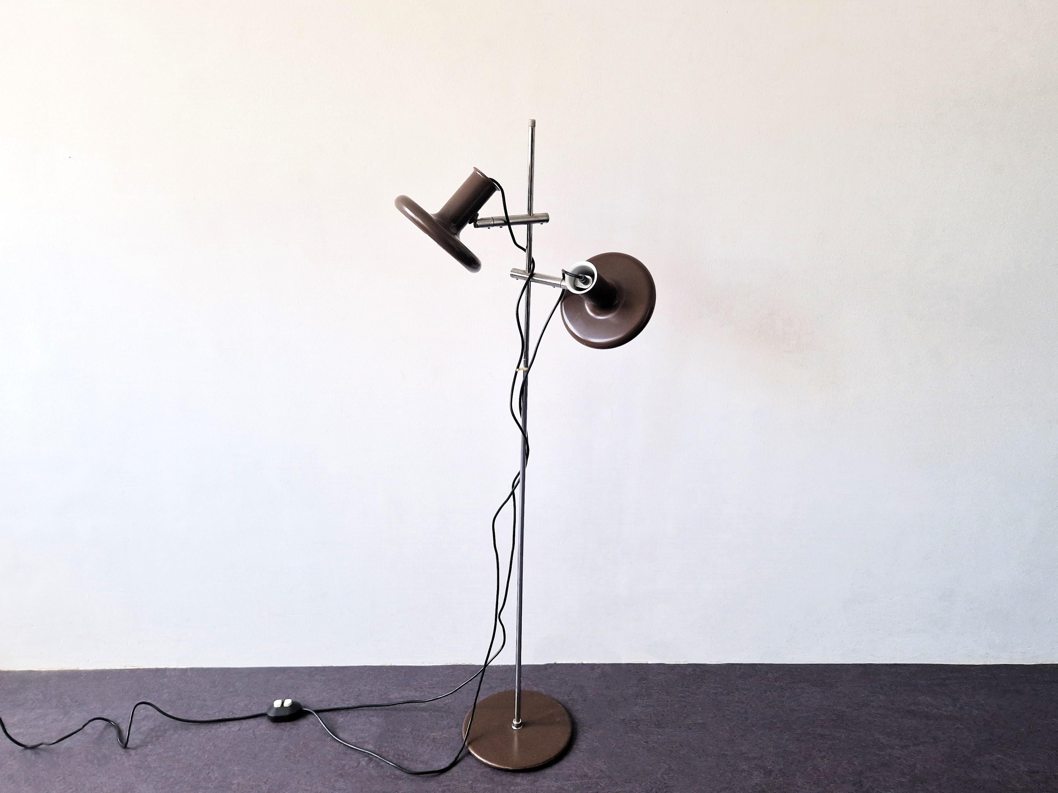 This dark brown 'Optima 4' floor lamp was designed in 1972 by Hans Due for Fog and Mørup in Denmark. The lamp has 2 adjustable shades and a well-functioning original foot switch, which can operate both lamps separately. This floor lamp is labelled