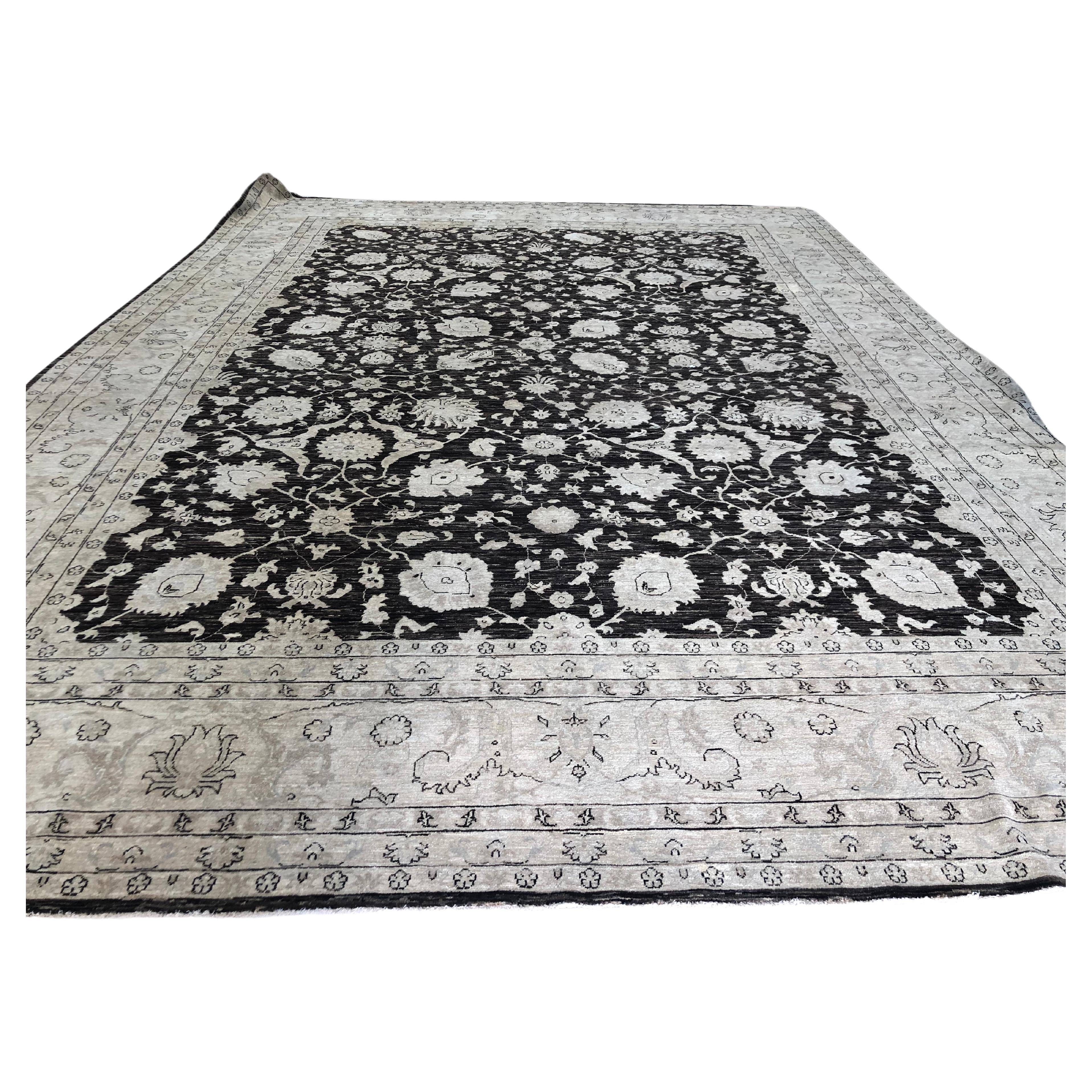 Tapis de laine pakistanais de style traditionnel Brown foncé en vente