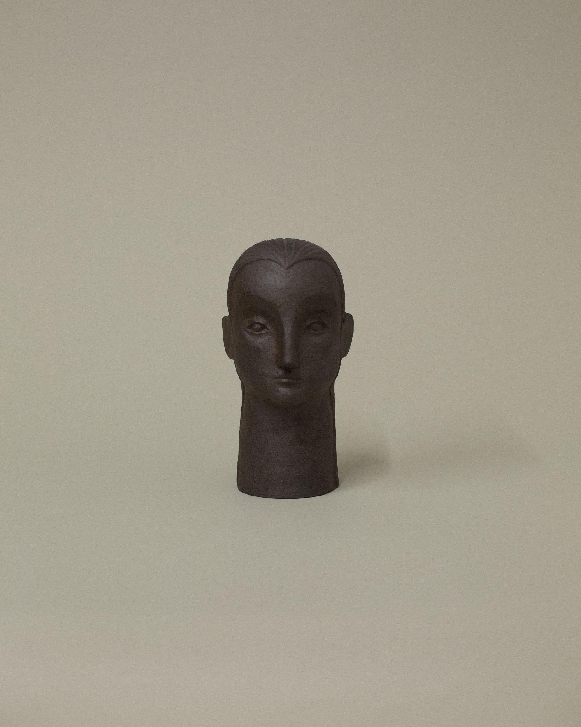 Dark Brown Poise Sculpture by Common Body
Dimensions: W 14 x D 13 x H 22 cm
Materials: Dark Brown Ceramic


Common body is a sculpture and interior object studio founded by nathaniel kyung smith, an artist whose passion lies in the intersection of