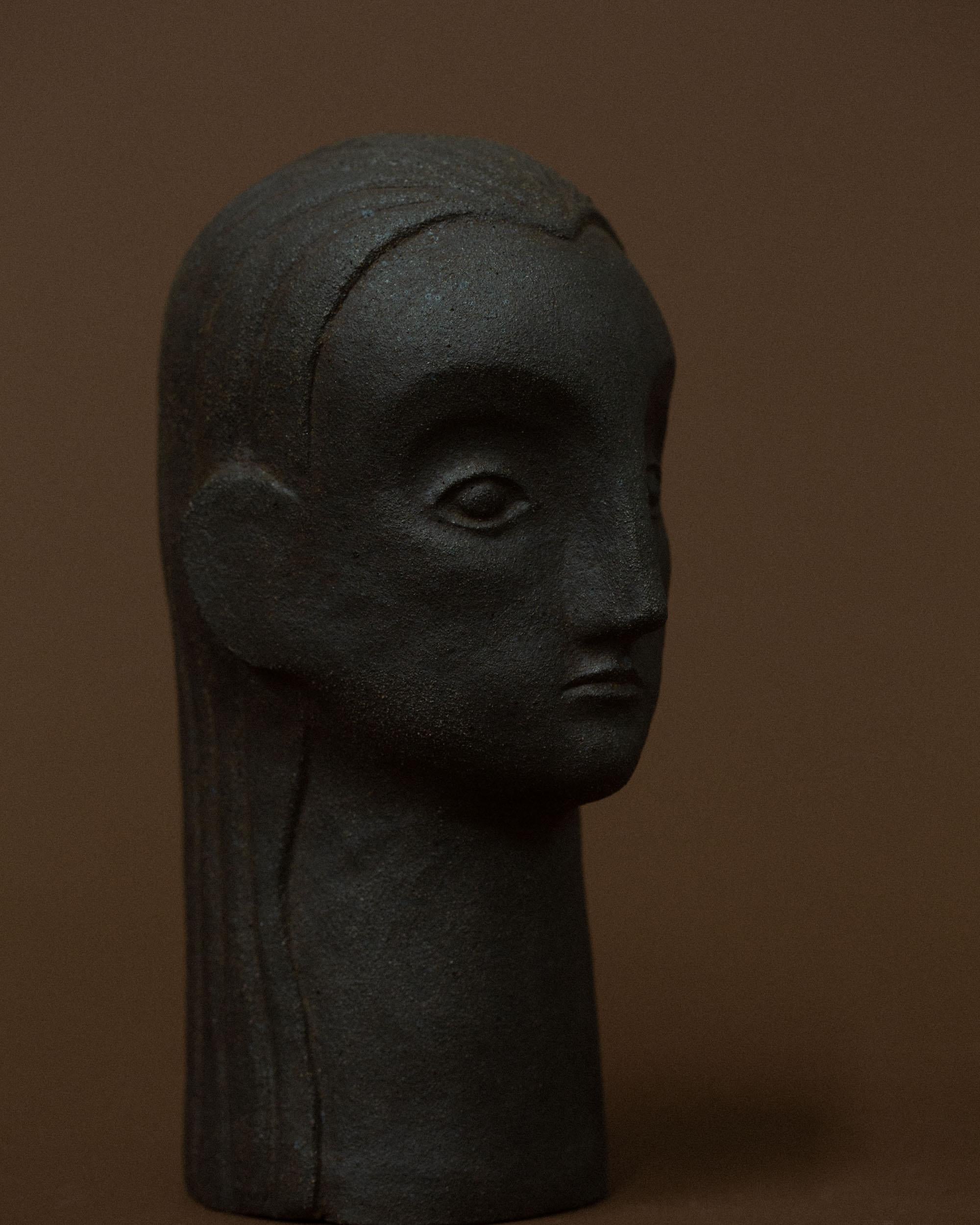 Céramique Sculpture Poise Brown foncé par Common Body en vente