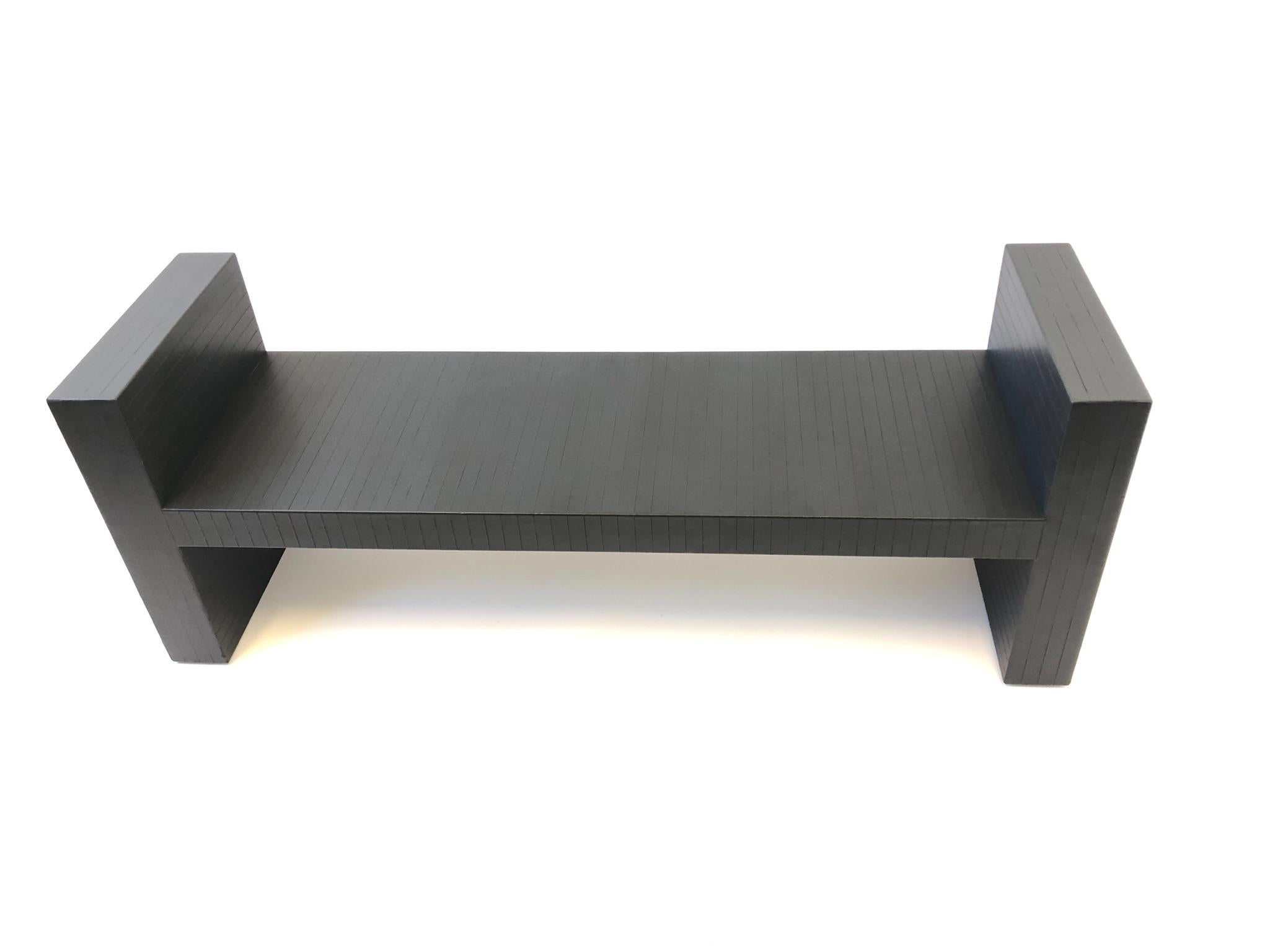 Moderne Banc en cuir rainuré brun foncé par Karl Springer en vente
