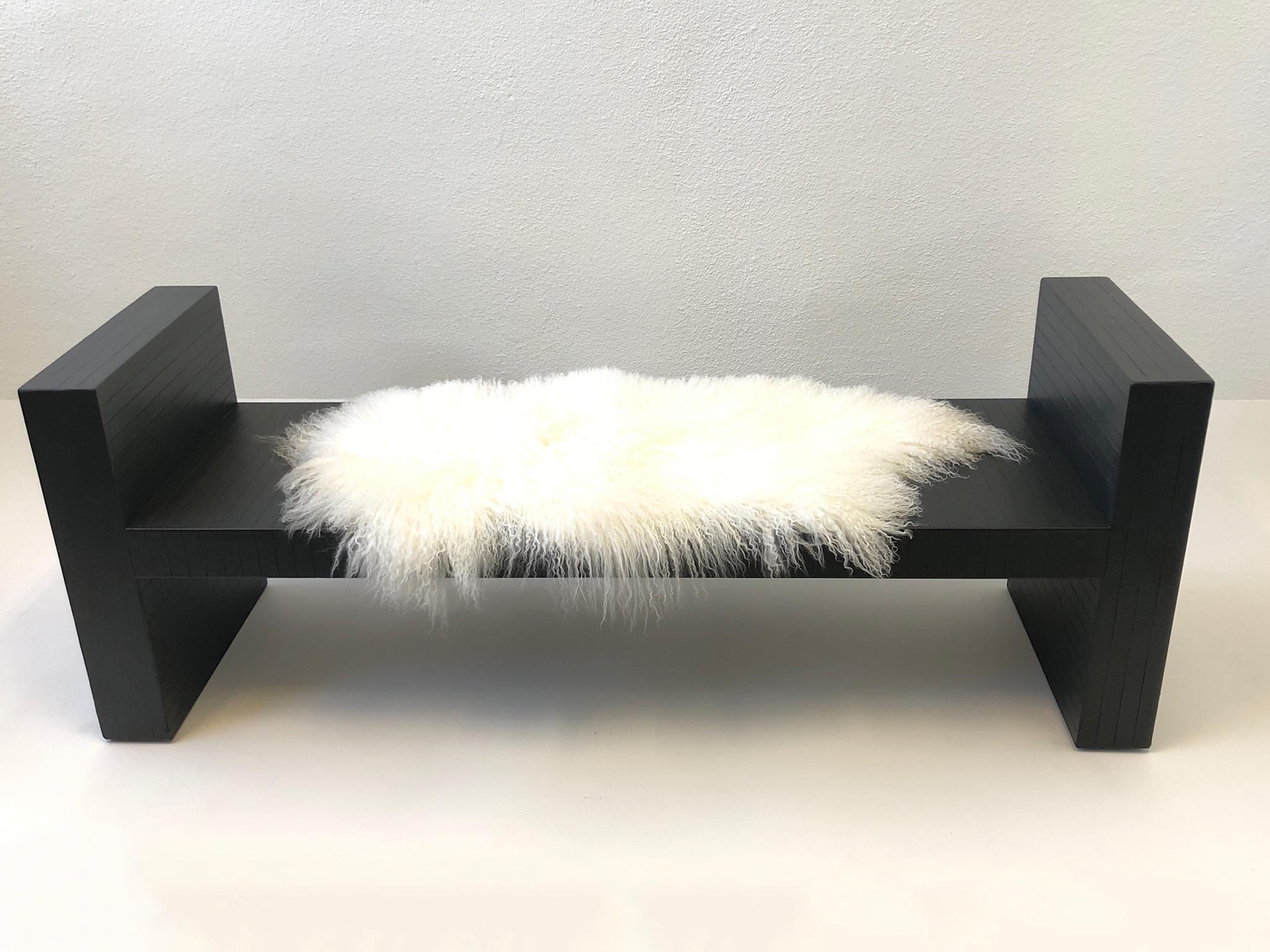 Américain Banc en cuir rainuré brun foncé par Karl Springer en vente
