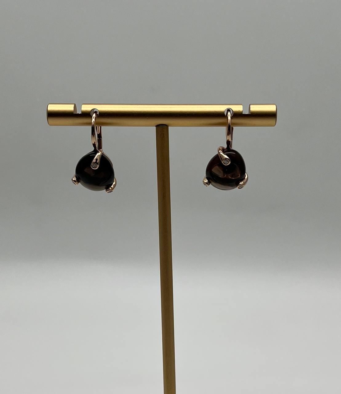 Discover the elegance of our exquisite earrings, crafted with precision and artistry.
These captivating pieces feature a sleek design in 14K gold, showcasing a sophisticated blend of modern aesthetics and timeless appeal.
The earrings are adorned