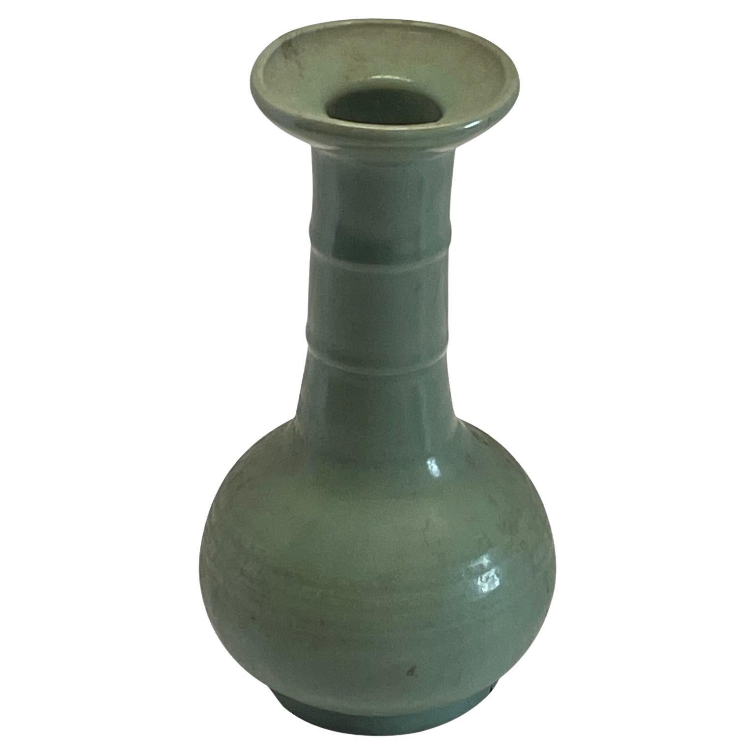 Jarrón de Cerámica con Cuello de Costilla, Esmalte Celadón Oscuro, China, Contemporáneo