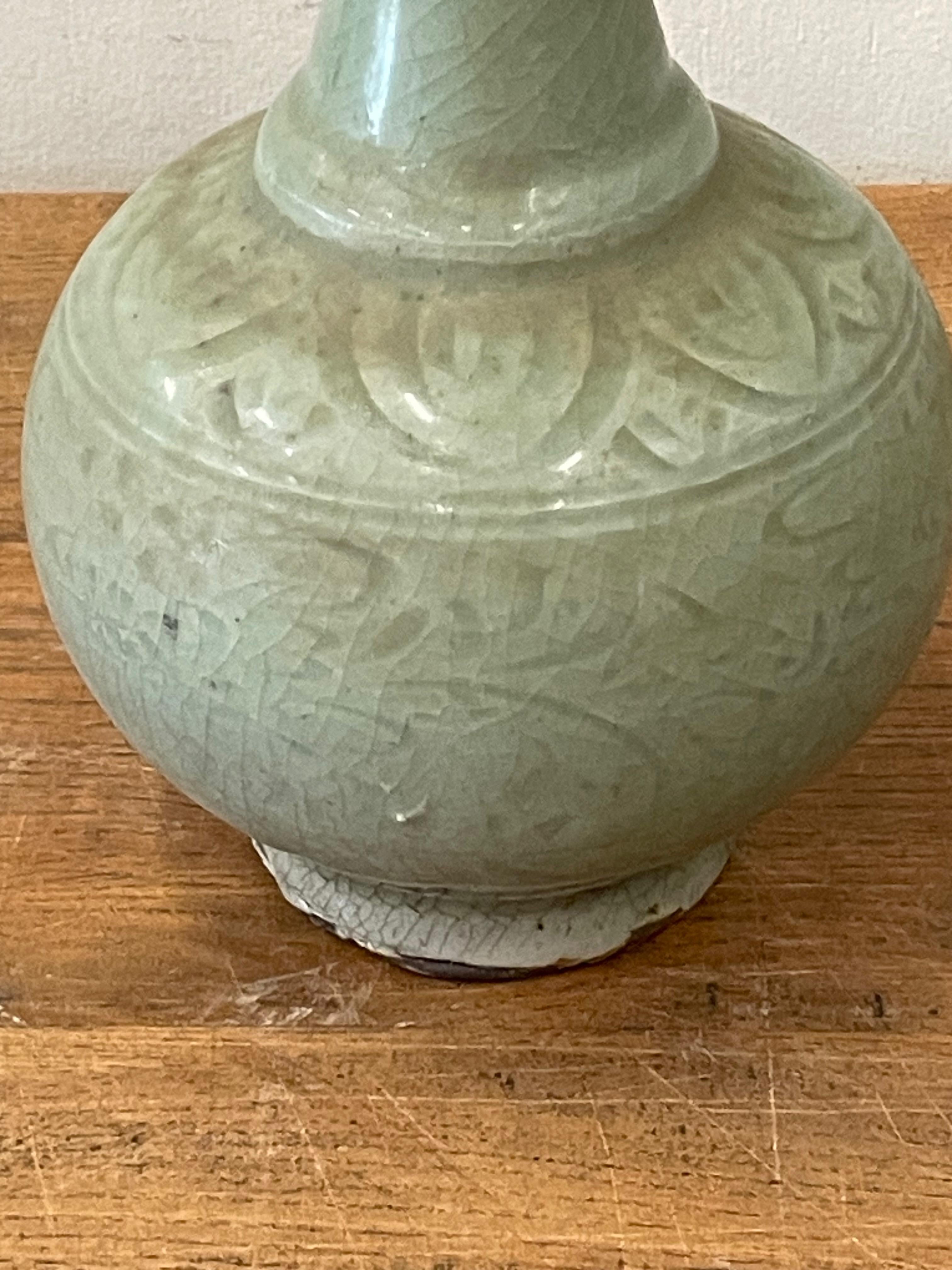 XXI secolo e contemporaneo Vaso a forma di tulipano con smalto Celedon scuro, Cina, Contemporaneo in vendita