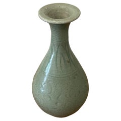 Vase en forme de tulipe en céladon foncé, Chine, contemporain