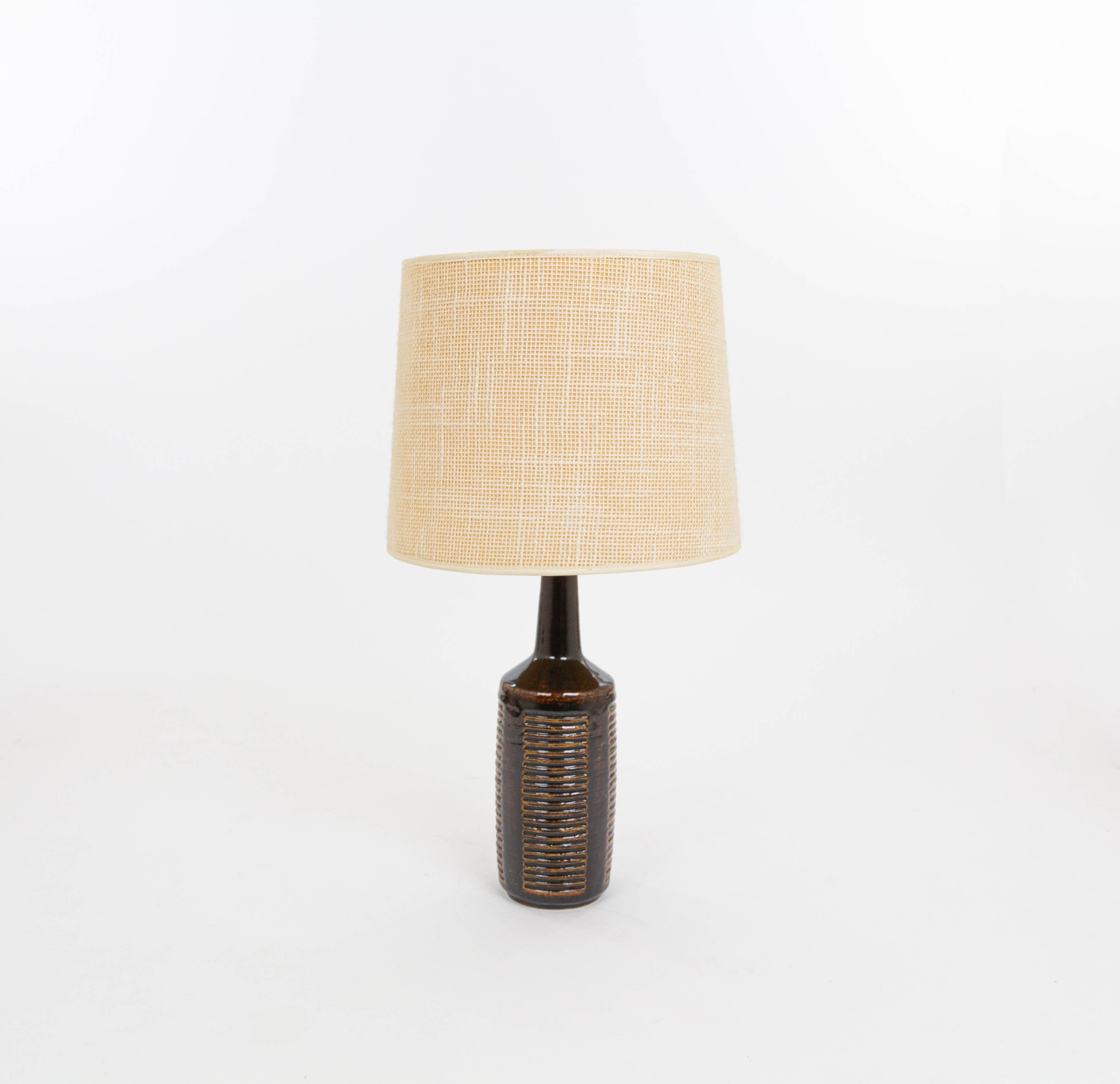 Model DL/30 table lamp made by Annelise and Per Linnemann-Schmidt for Palshus in the 1960s. The colour of the handmade decorated base is Dark Chocolate Brown. It has impressed, geometric patterns.

The lamp comes with its original lampshade holder.