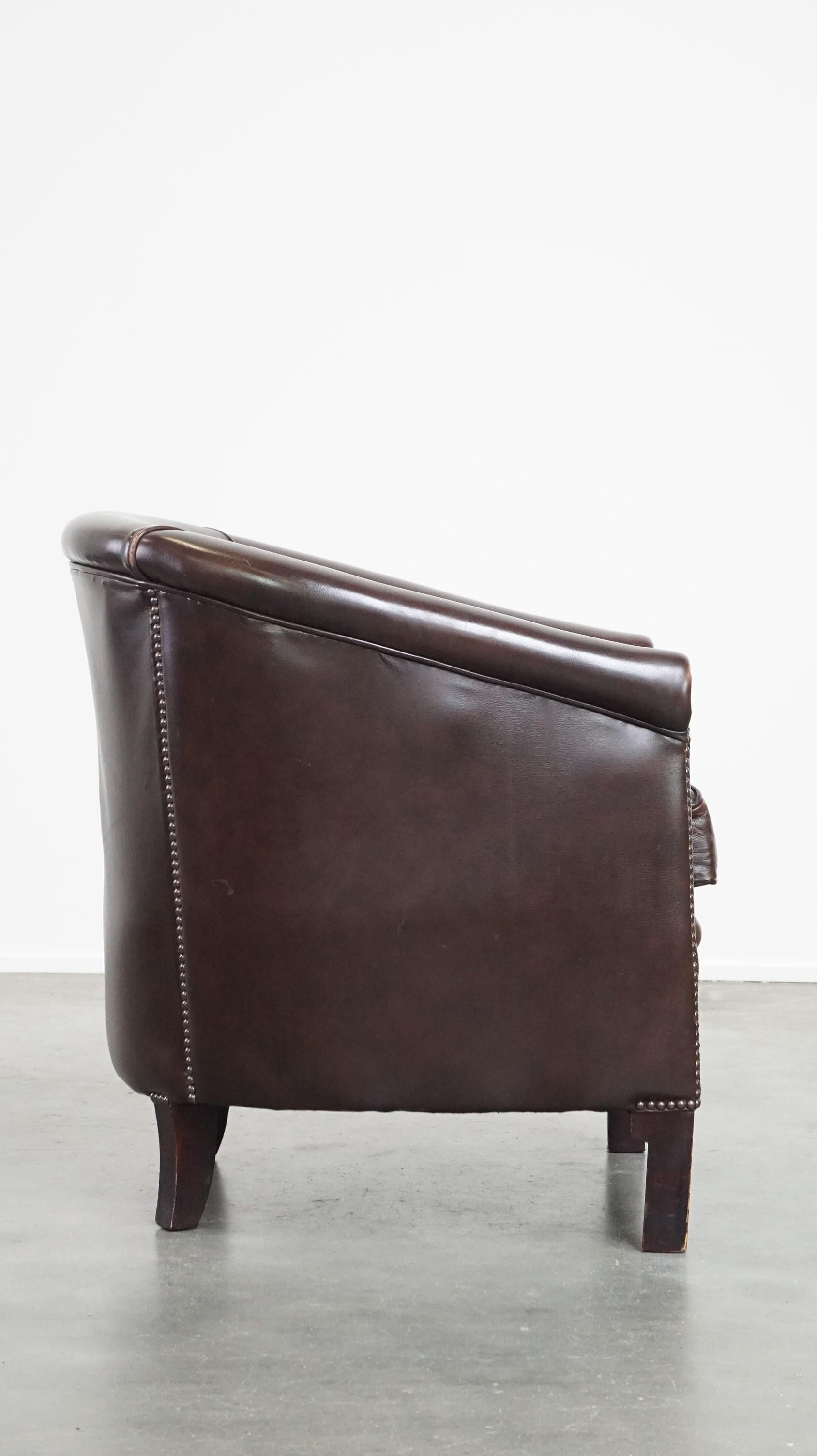 Hand-Crafted Dark cowhide club chair in English style For Sale