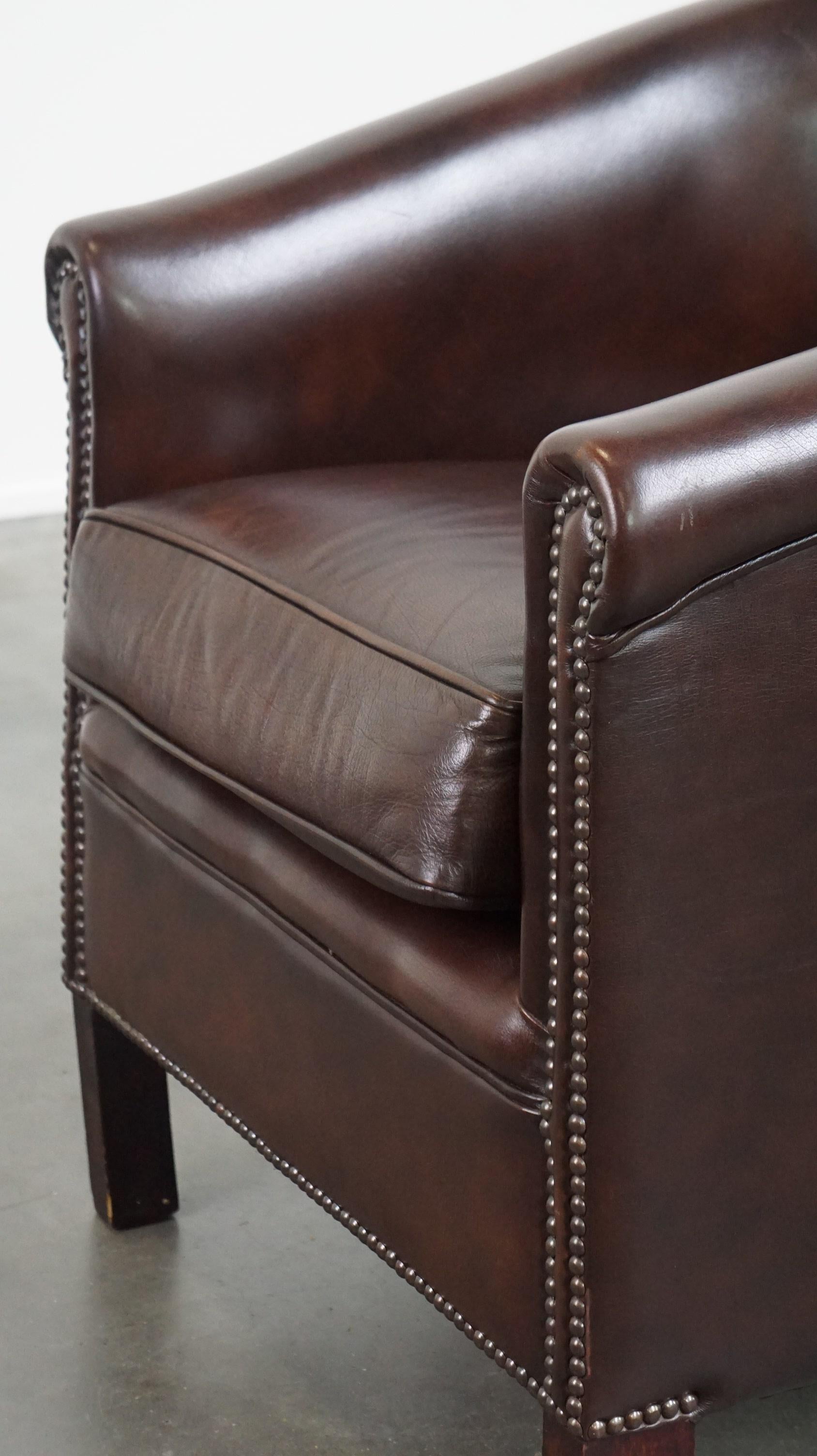 Dark cowhide club chair in English style In Good Condition For Sale In Harderwijk, NL