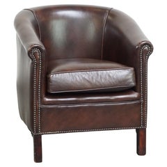 Fauteuil club en cuir de vache foncé de style anglais
