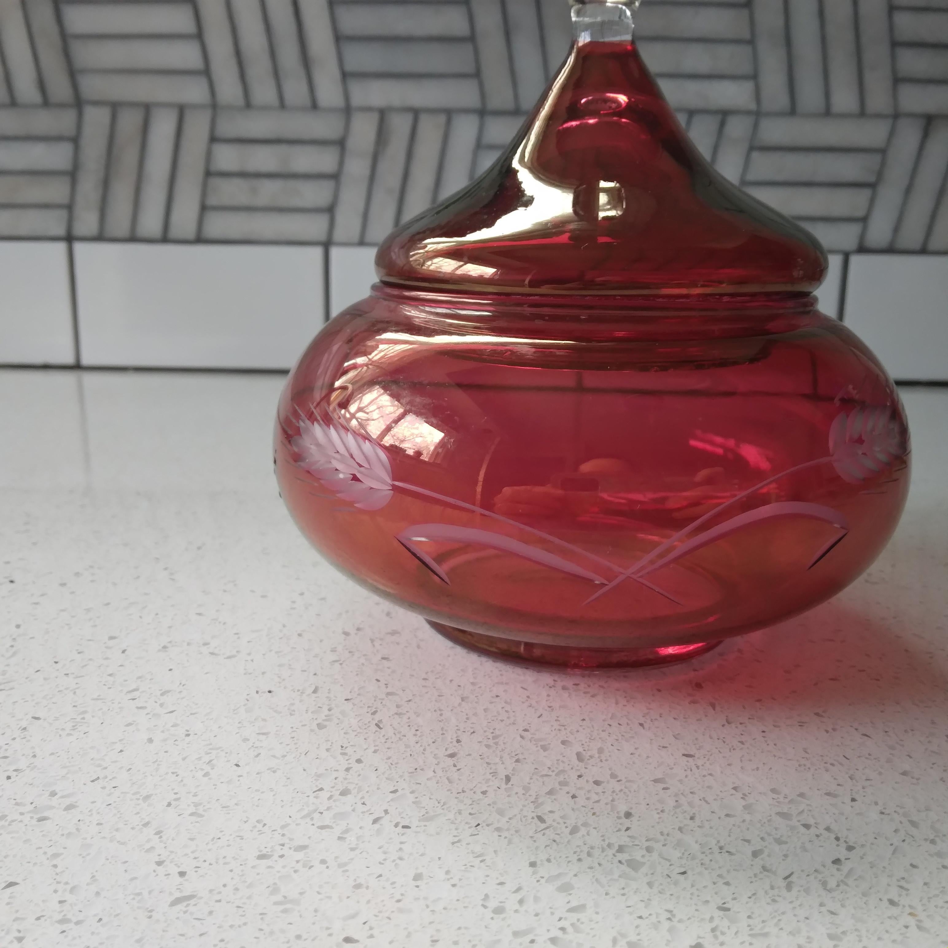 Dark Cranberry Pink Candy Dish With Lid - Wheat Design In Fair Condition For Sale In Munster, IN