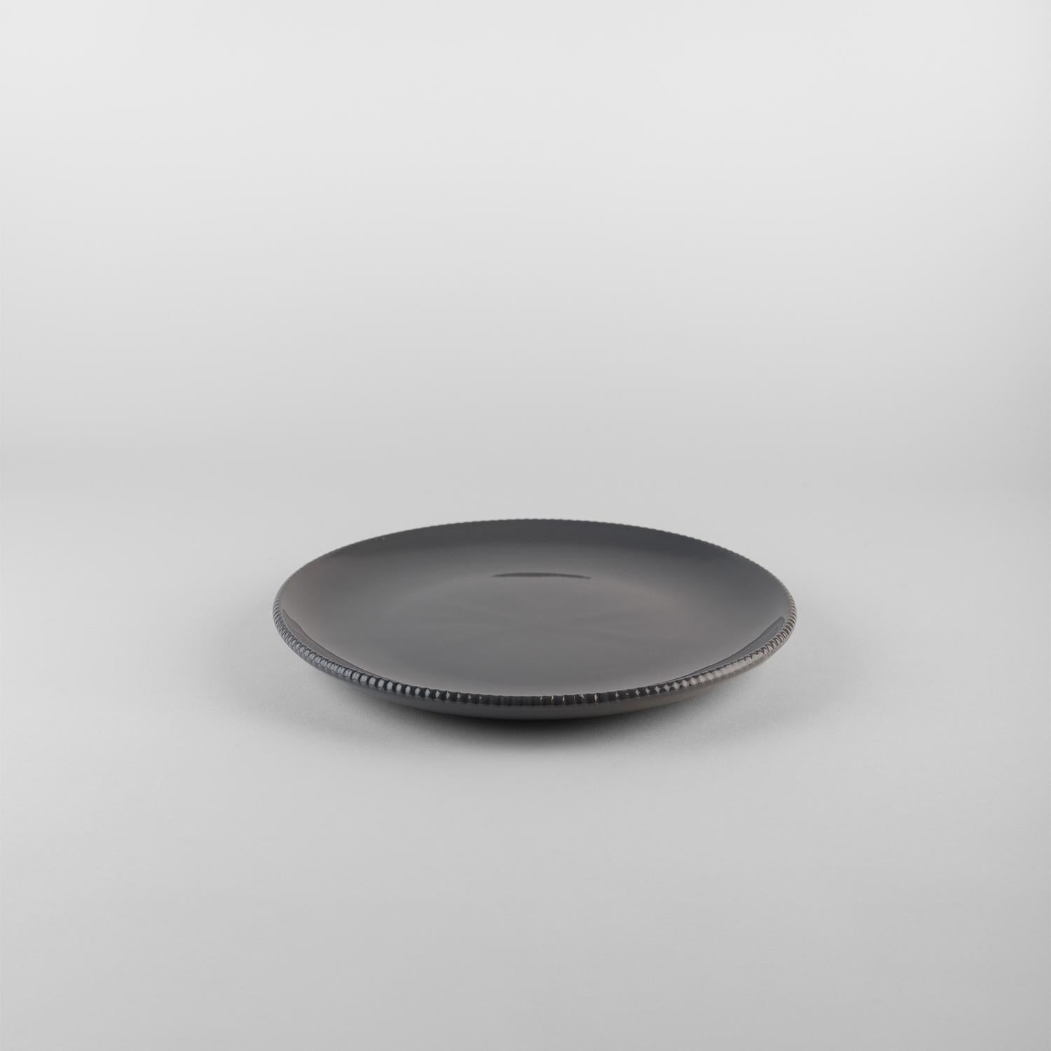 Platos almenados oscuros: Sopa, soporte, plato auxiliar para 4 Hecho a mano en Italia 2024 Italiano en venta