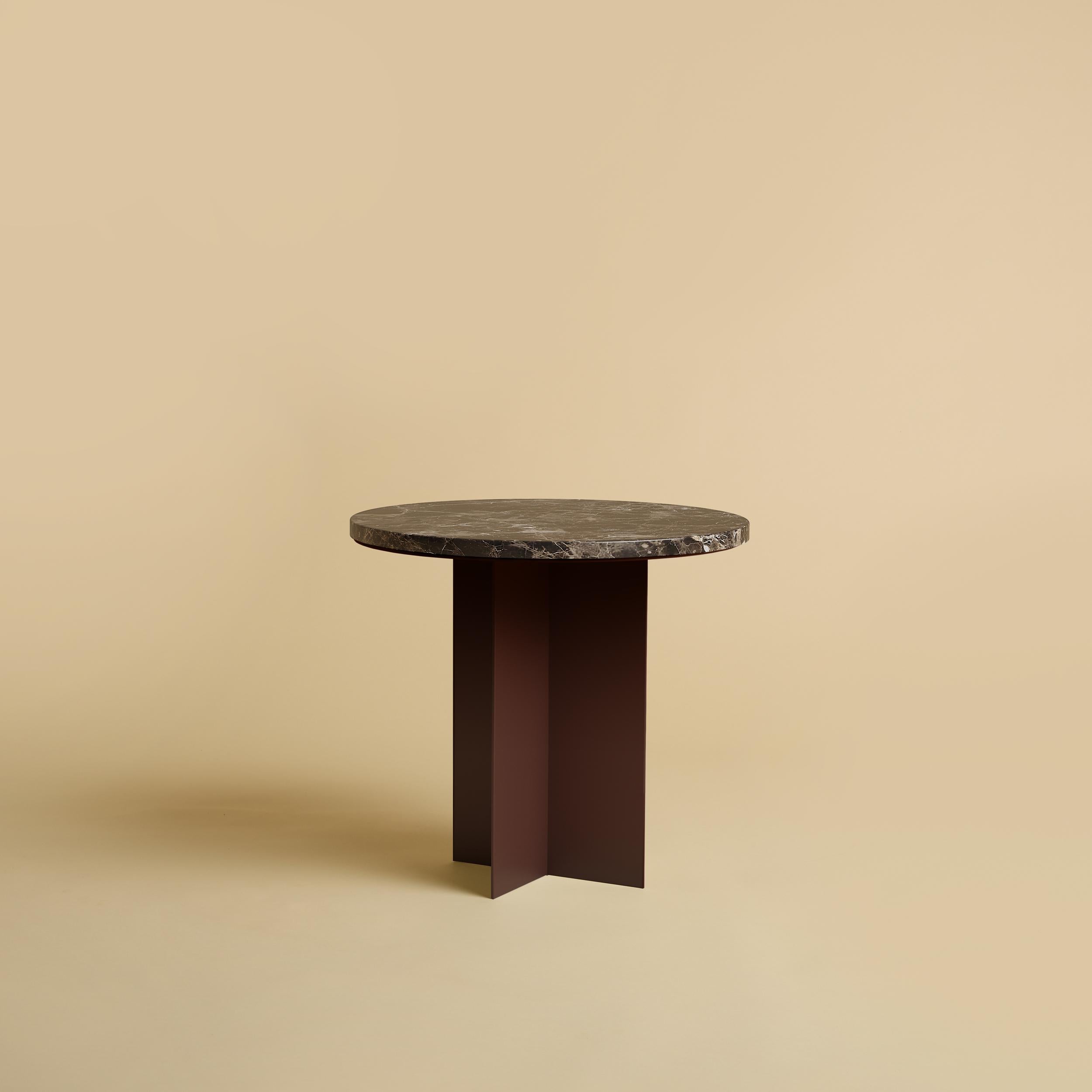 Moderne Table d'appoint Emperador foncée et métallique, fabriquée en Italie en vente