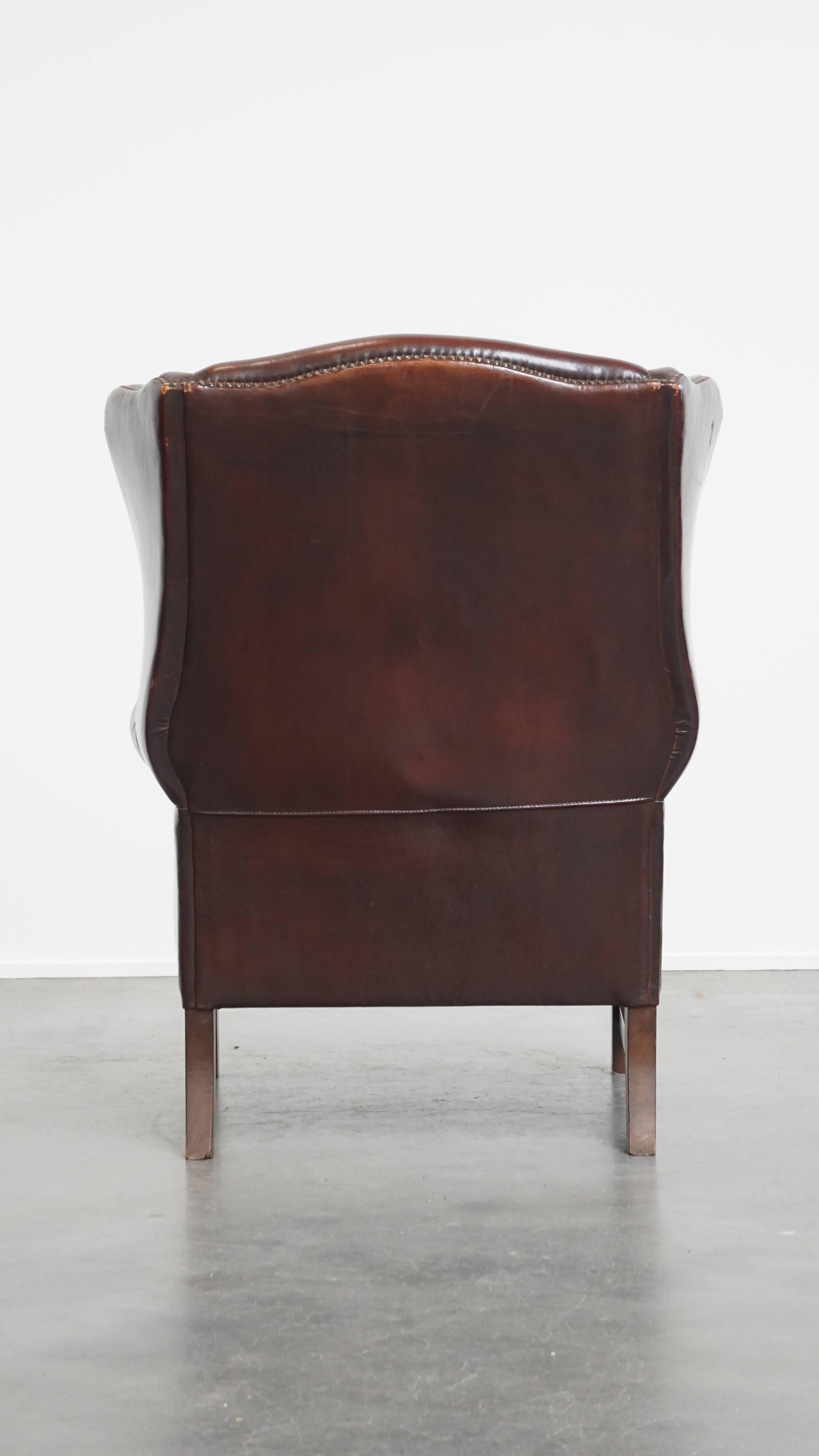 Fatto a mano Sedia Wingback in pelle di pecora scura in stile inglese in vendita