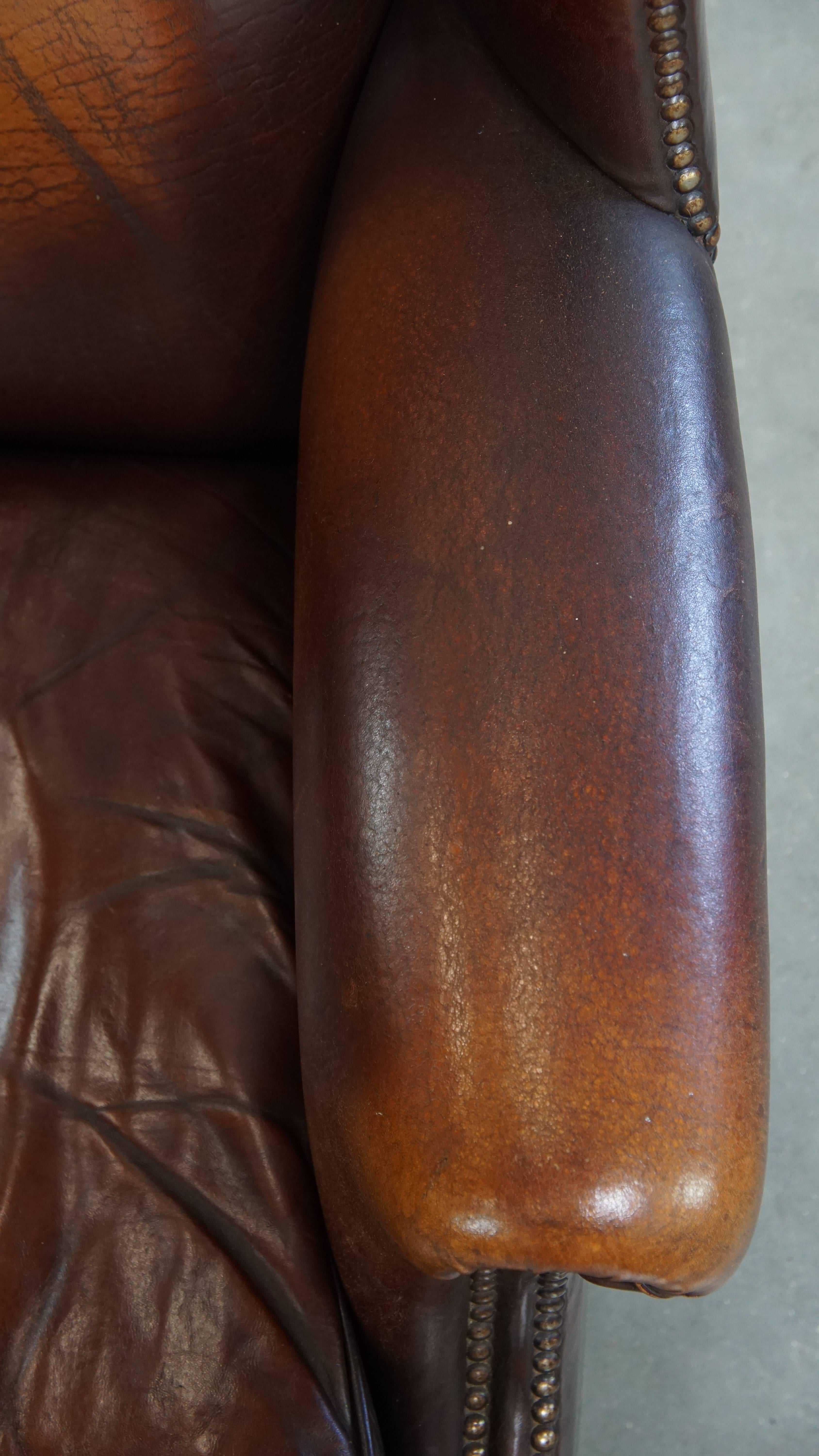 Sedia Wingback in pelle di pecora scura in stile inglese in vendita 1