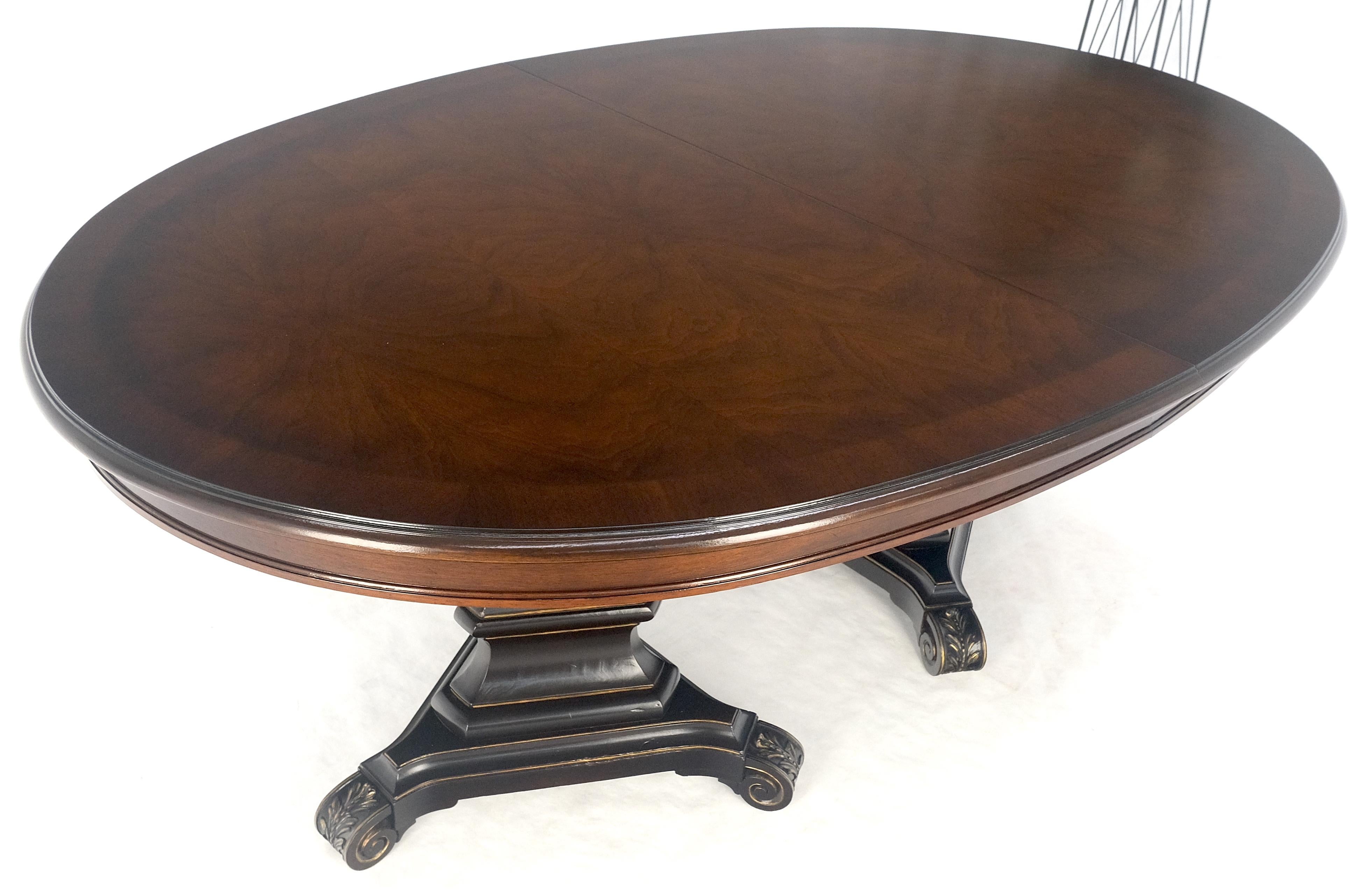 Table de salle à manger ovale à double piédestal tripode en noyer flammé foncé, 3 abattants MINT ! en vente 3