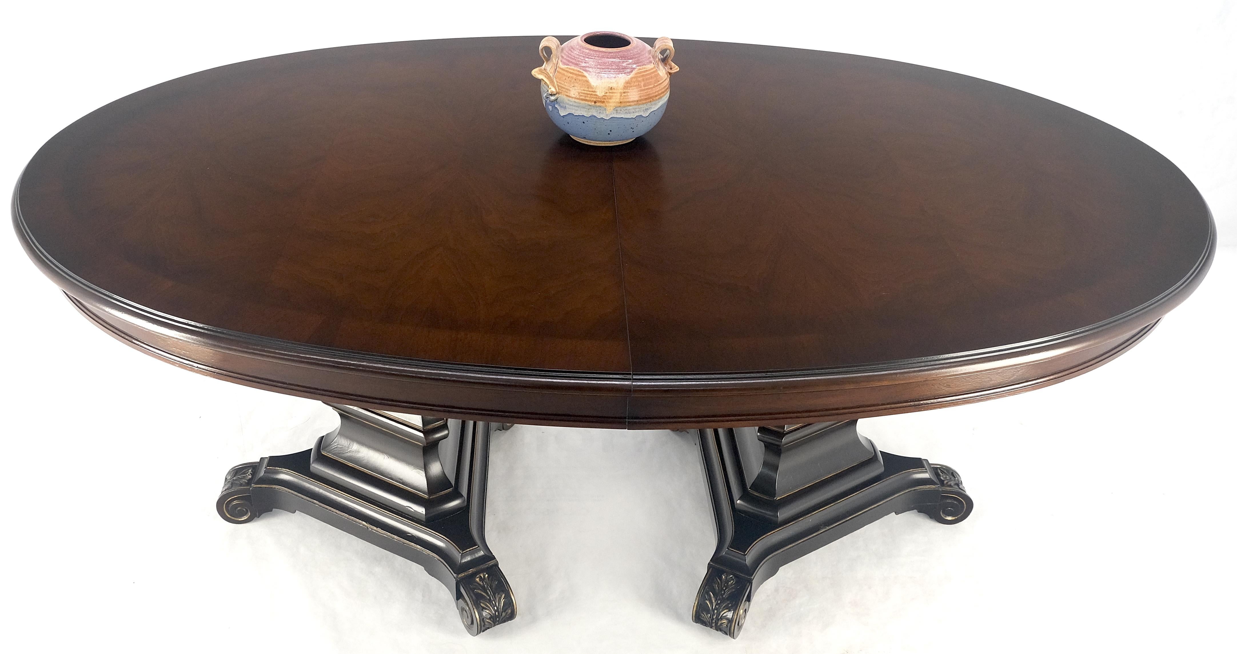 Table de salle à manger ovale à double piédestal tripode en noyer flammé foncé, 3 abattants MINT ! en vente 4