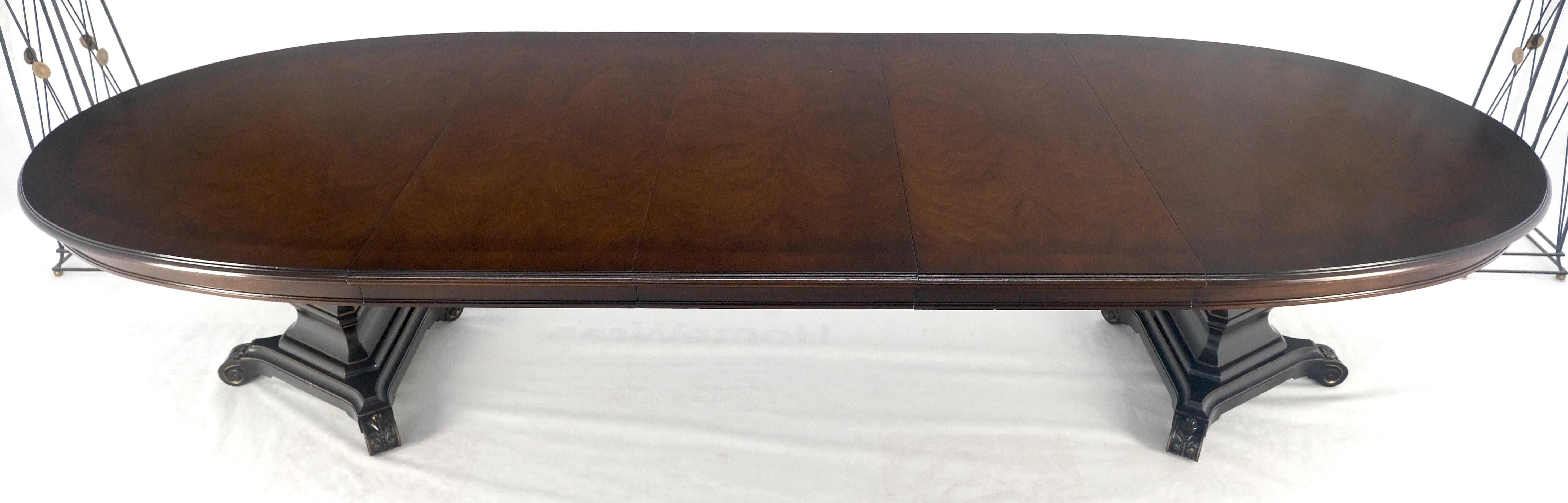 Table de salle à manger ovale à double piédestal tripode en noyer flammé foncé, 3 abattants MINT ! en vente 7
