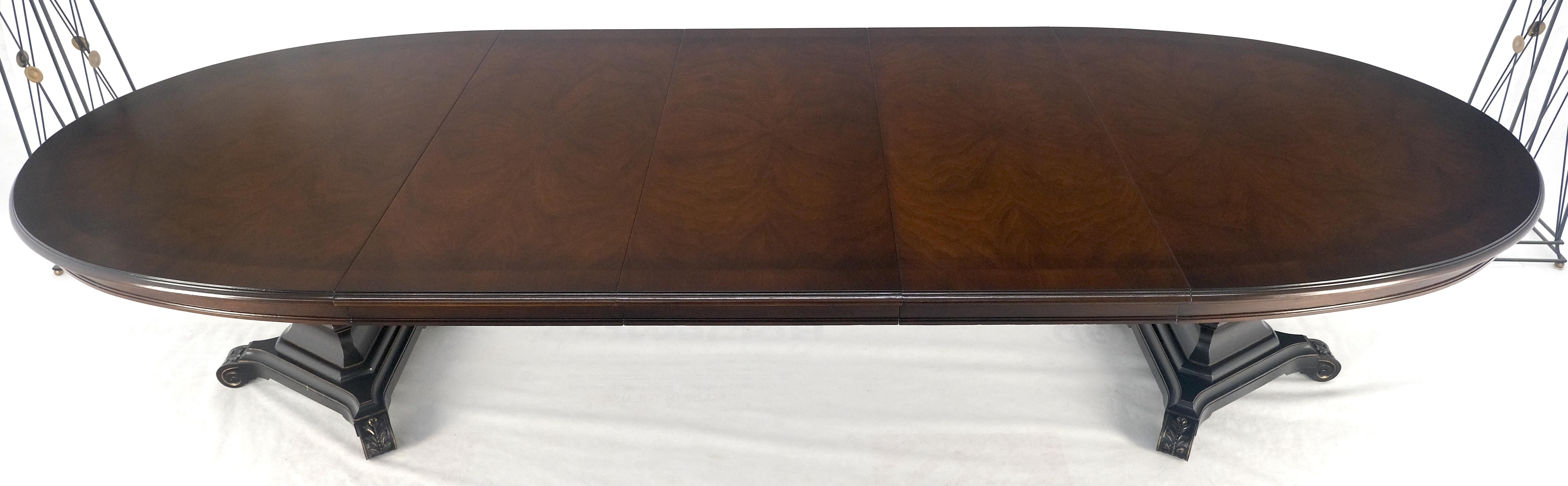 Table de salle à manger ovale à double piédestal tripode en noyer flammé foncé, 3 abattants MINT ! en vente 9