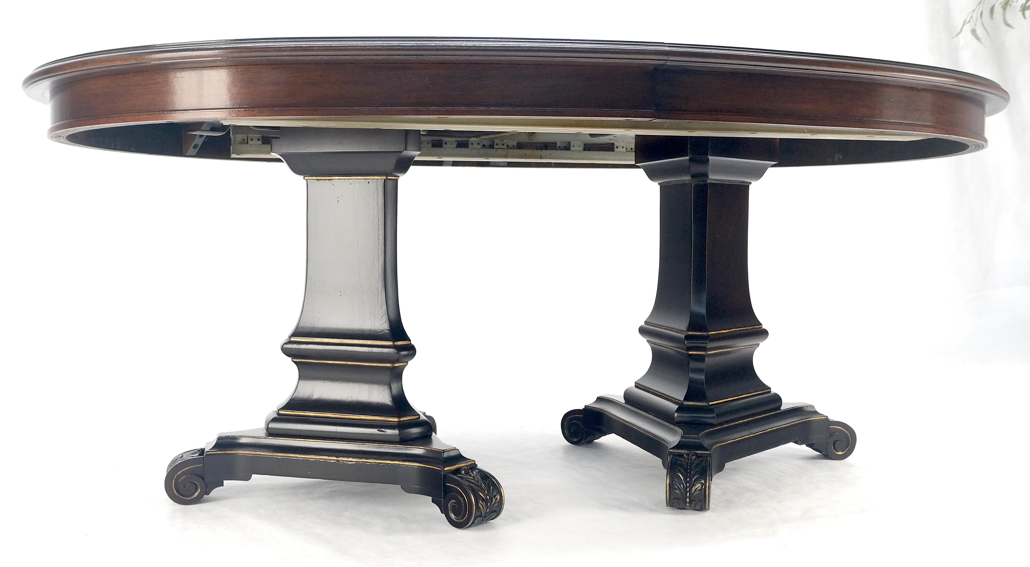 Mid-Century Modern Table de salle à manger ovale à double piédestal tripode en noyer flammé foncé, 3 abattants MINT ! en vente