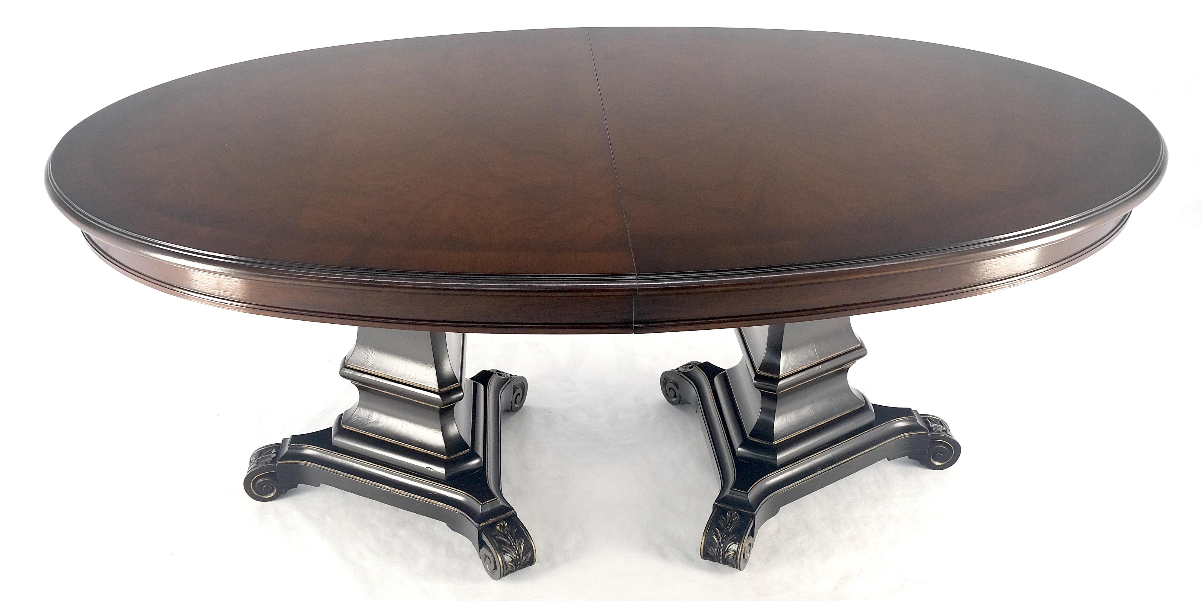 Laqué Table de salle à manger ovale à double piédestal tripode en noyer flammé foncé, 3 abattants MINT ! en vente