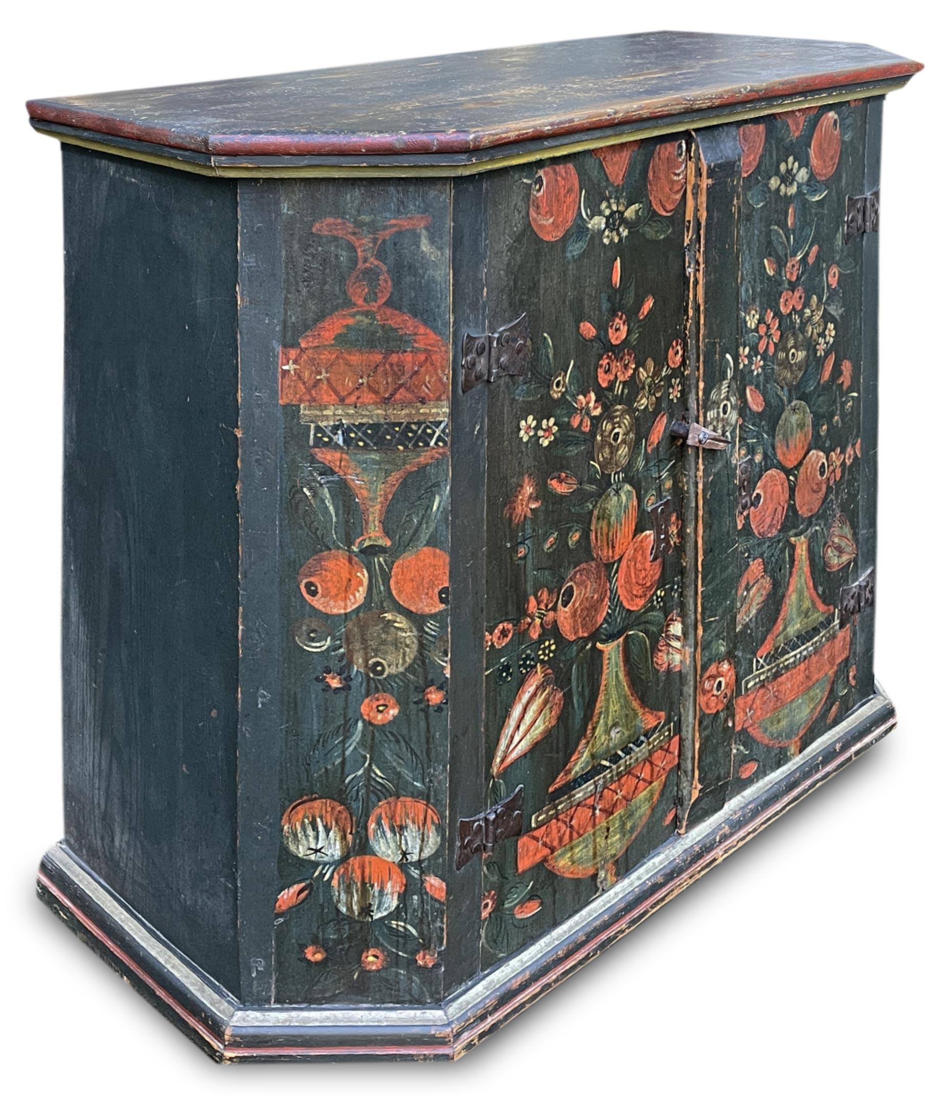 Dark Floral Painted Cupboard, Europe 1850 In Good Condition In Albignasego, IT