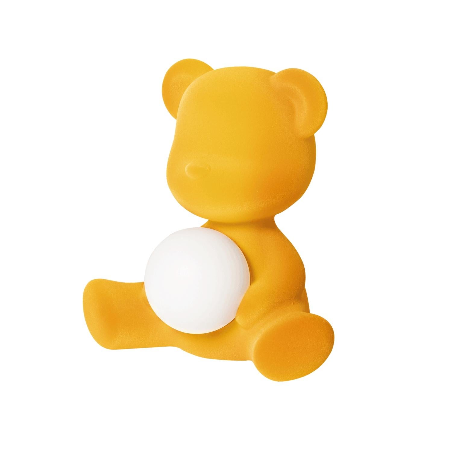 The teddy bear, the emotional object par excellence, is reinterpreted by Stefano Giovannoni and becomes a table lamp. This new pop icon is tender, and fun at the same time. Teddy girl, timid and delicate, brings to light the feminine soul of the