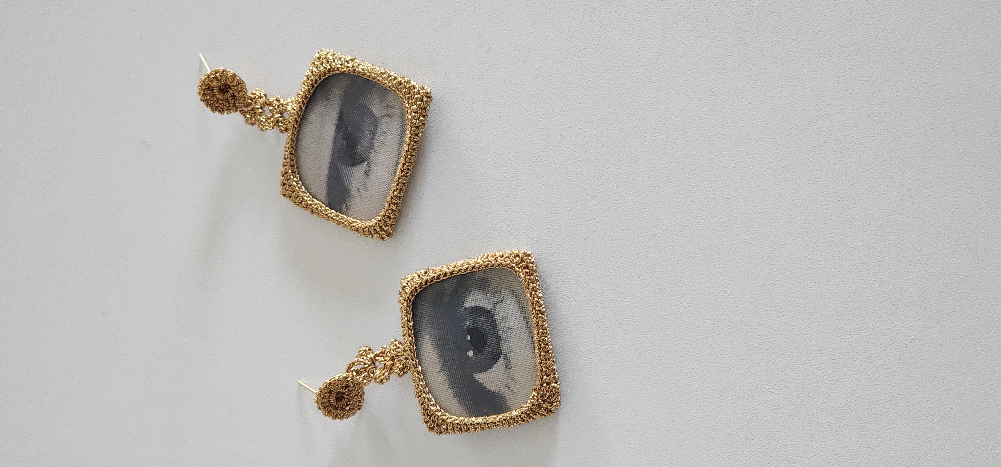 Femenino o masculino Pendientes de ganchillo de hilo dorado oscuro Ojos Imágenes lenticulares en venta