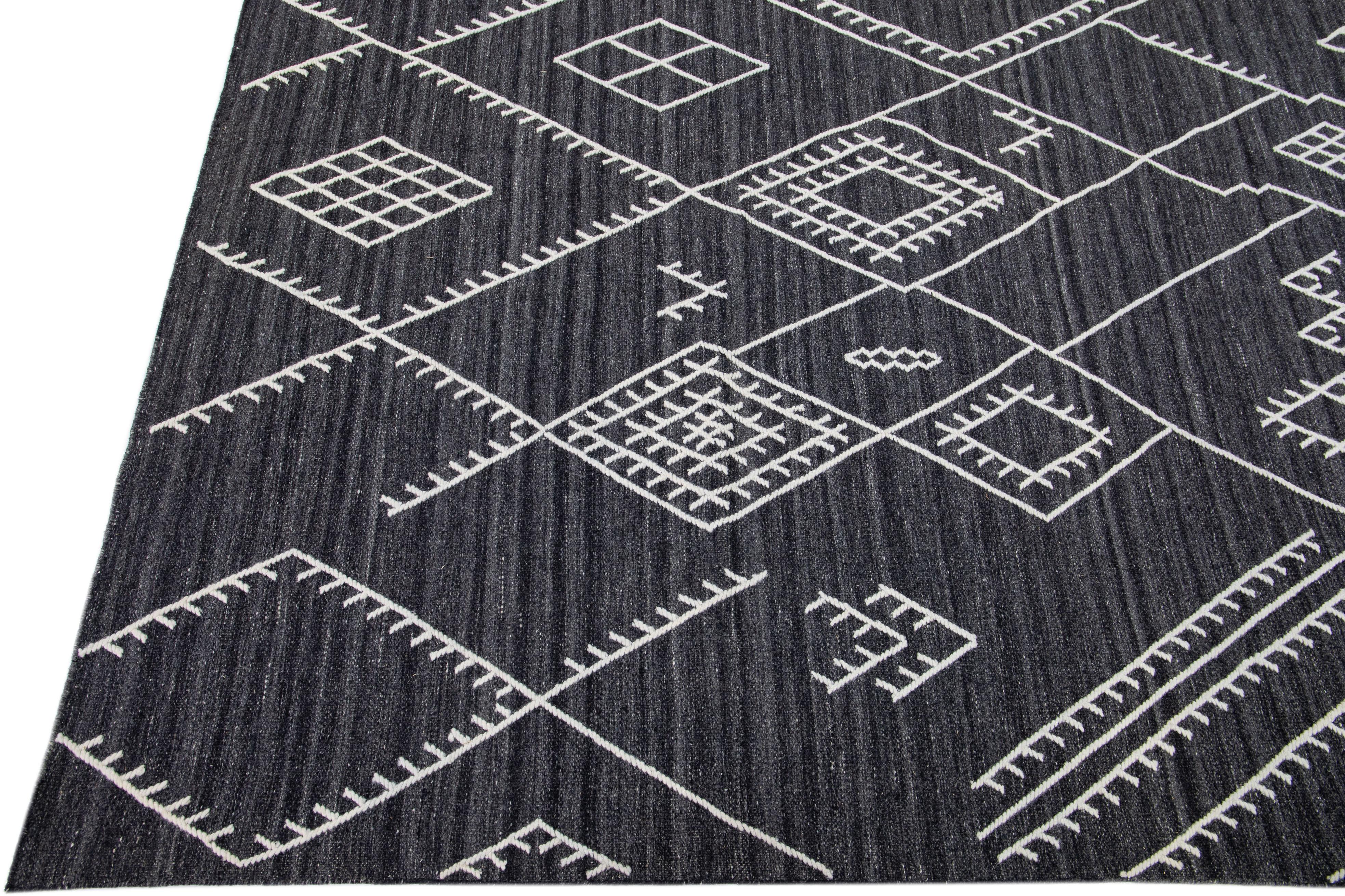 Contemporary Dark Grey Apadana's Flatweave Kilim Wool Rug with Geometric Motif For Sale