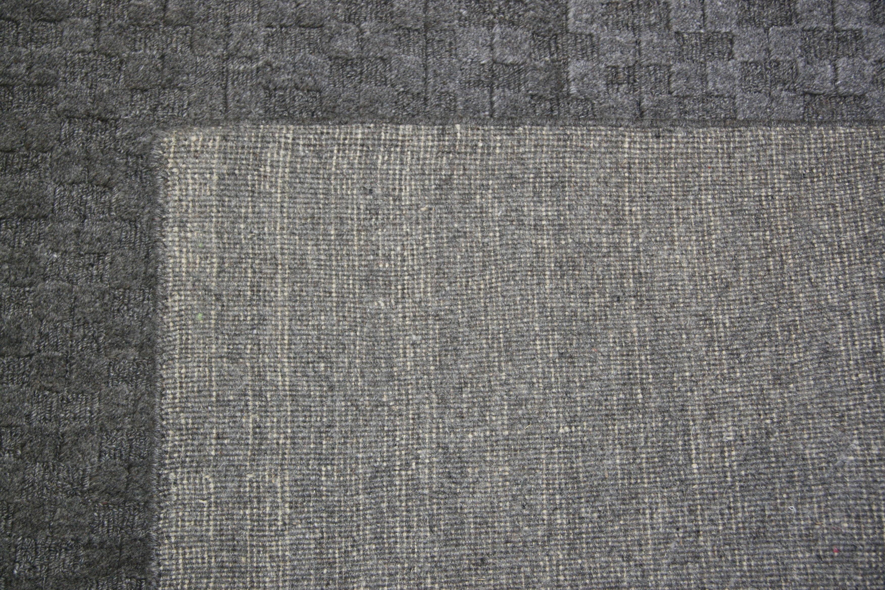 Dark Gray Loop and Cut Rug In New Condition For Sale In Los Angeles, CA