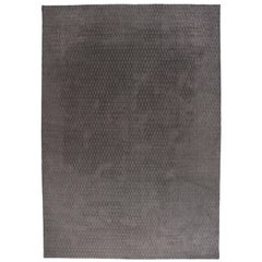 Tappeto grigio scuro con taglio ad anello