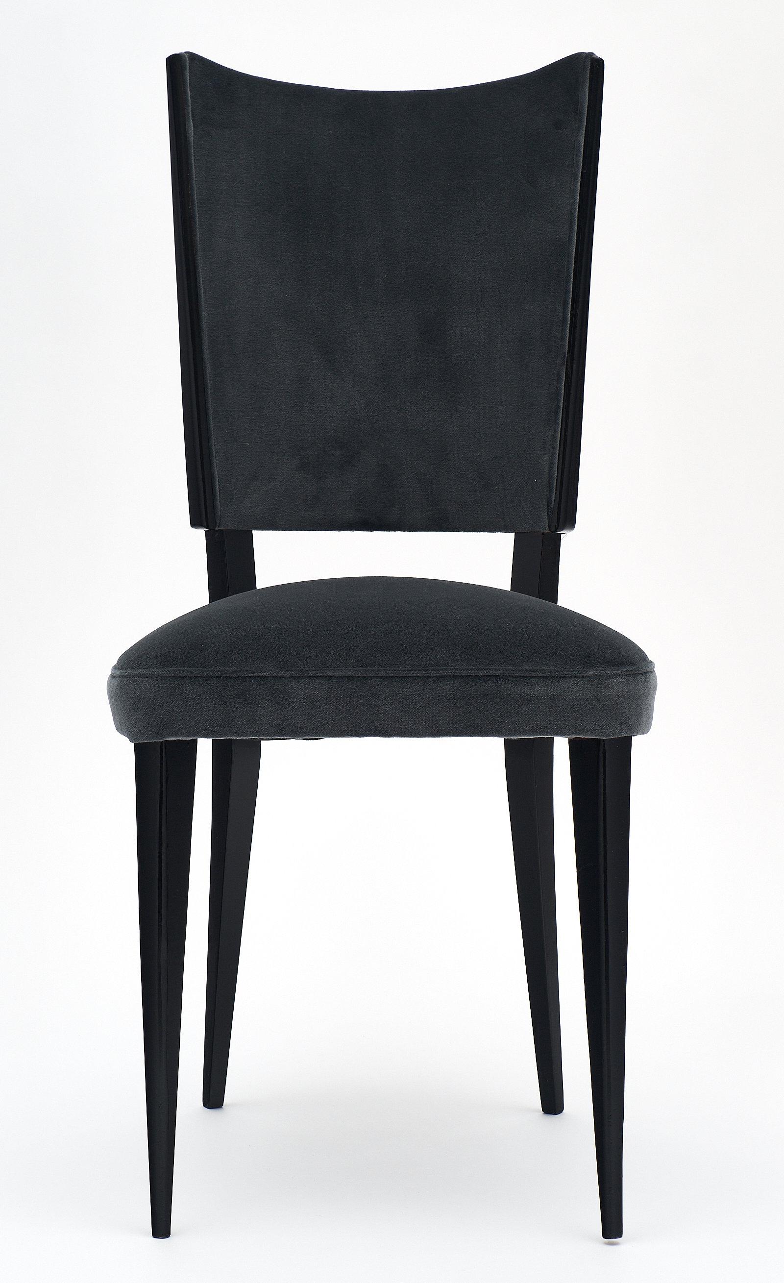 Dark Gray Velvet Midcentury Dining Chairs (Moderne der Mitte des Jahrhunderts)