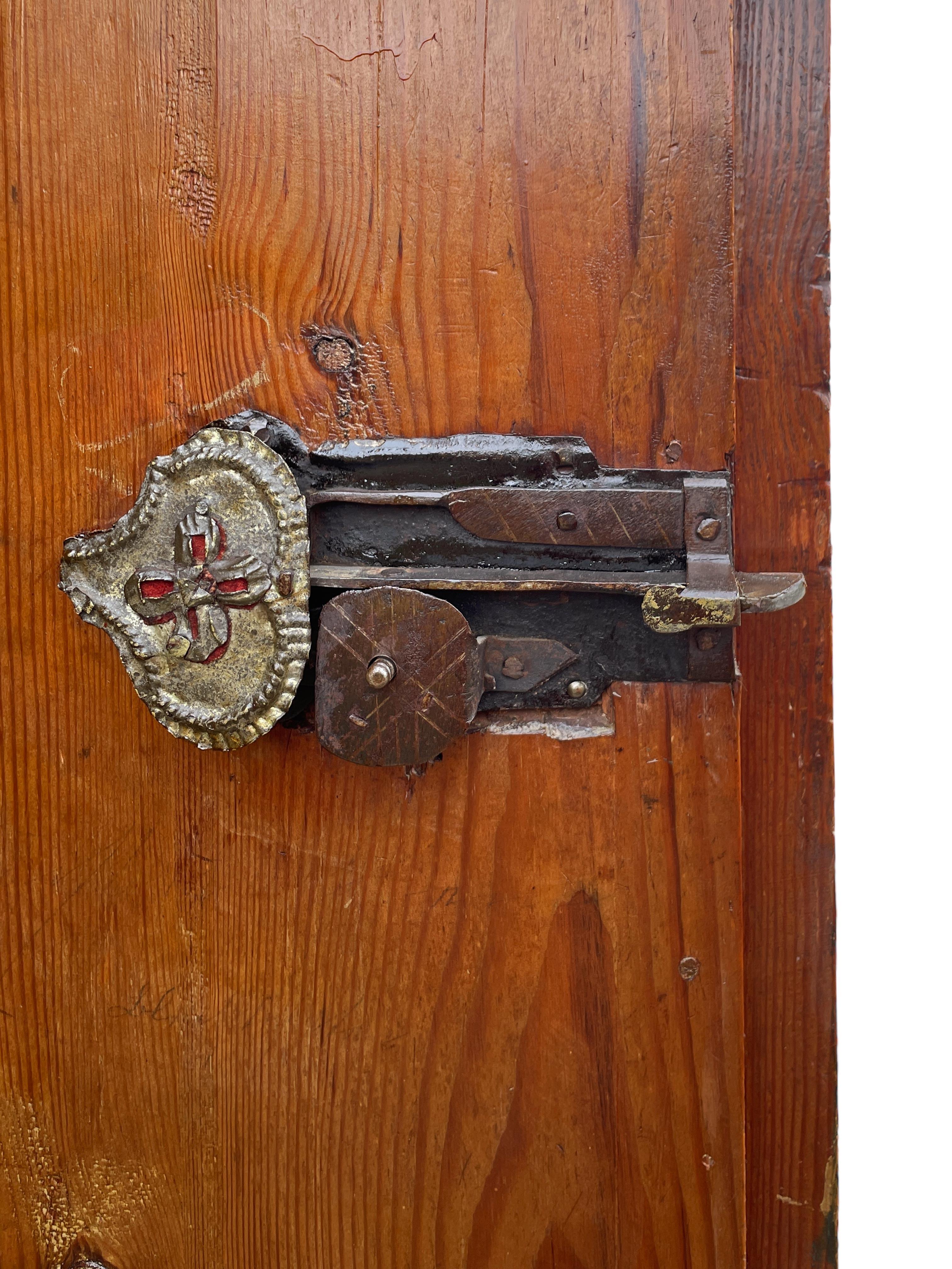 Dunkelgrüner, floral bemalter Schrank von 1830 im Angebot 10