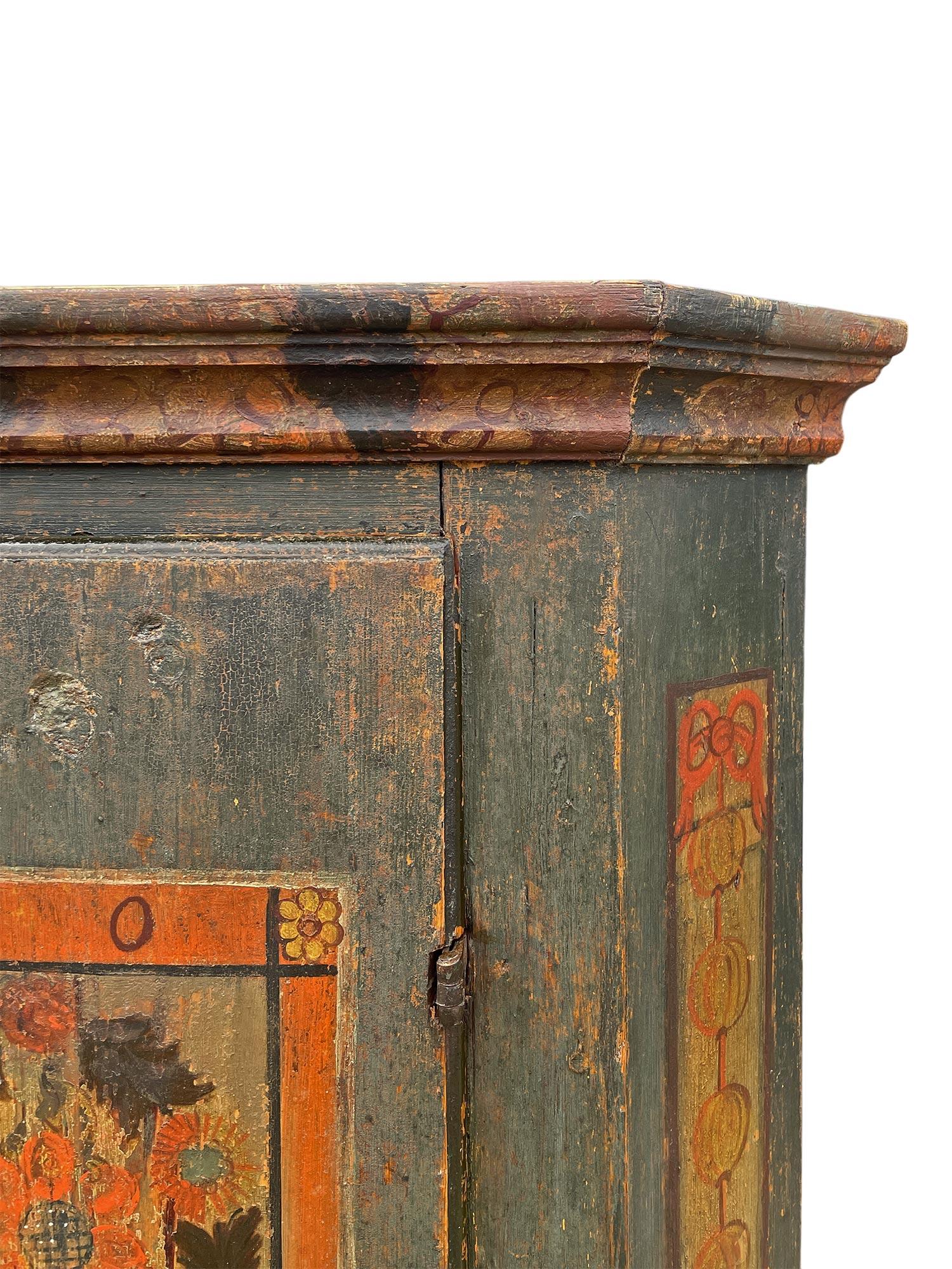 Dunkelgrüner, floral bemalter Schrank von 1830 im Angebot 11